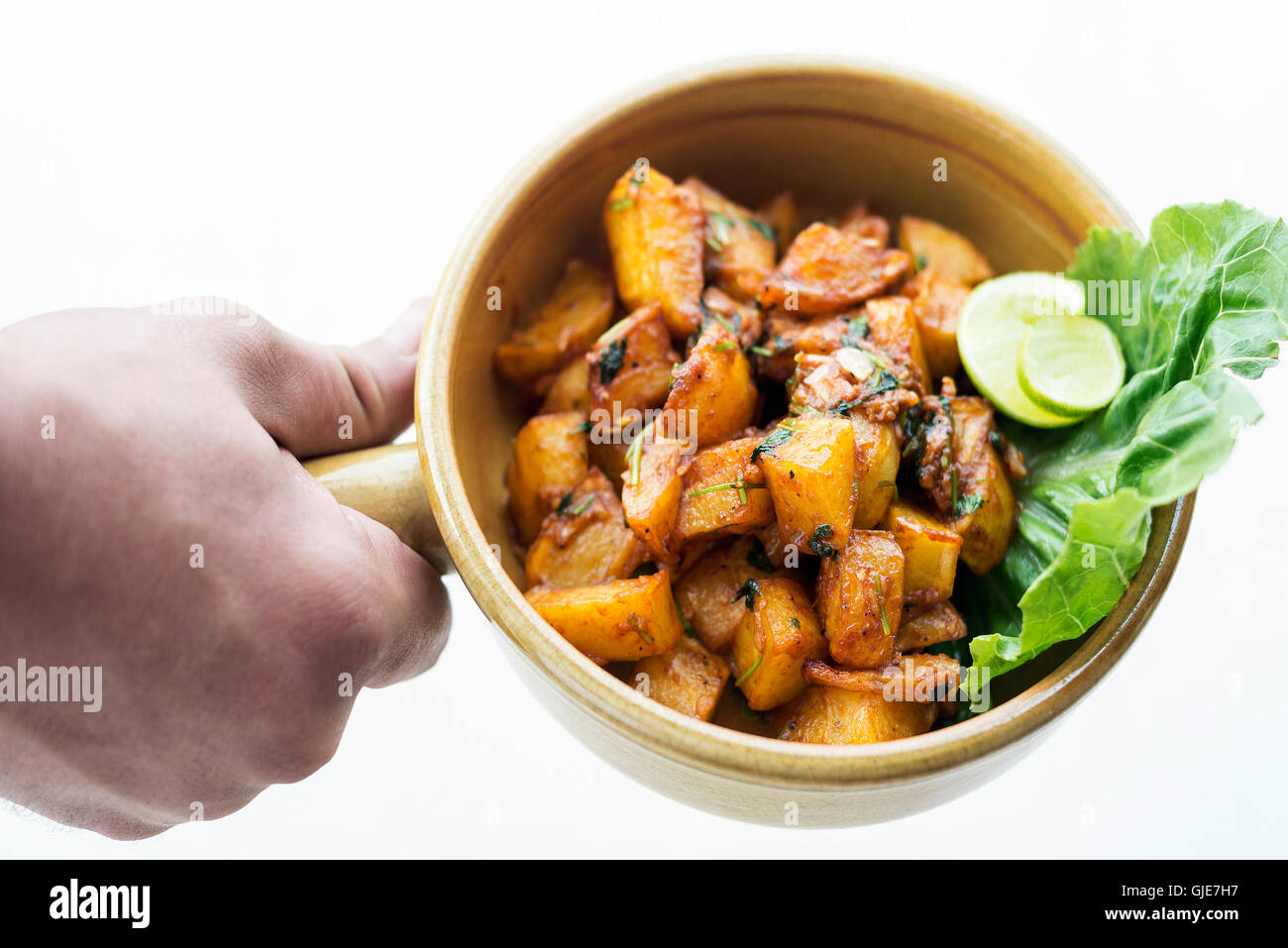 Batata Harra libanesischen orientalisch würzig gebratenen Knoblauch Kräuter Kartoffel Snack Essen Stockfoto