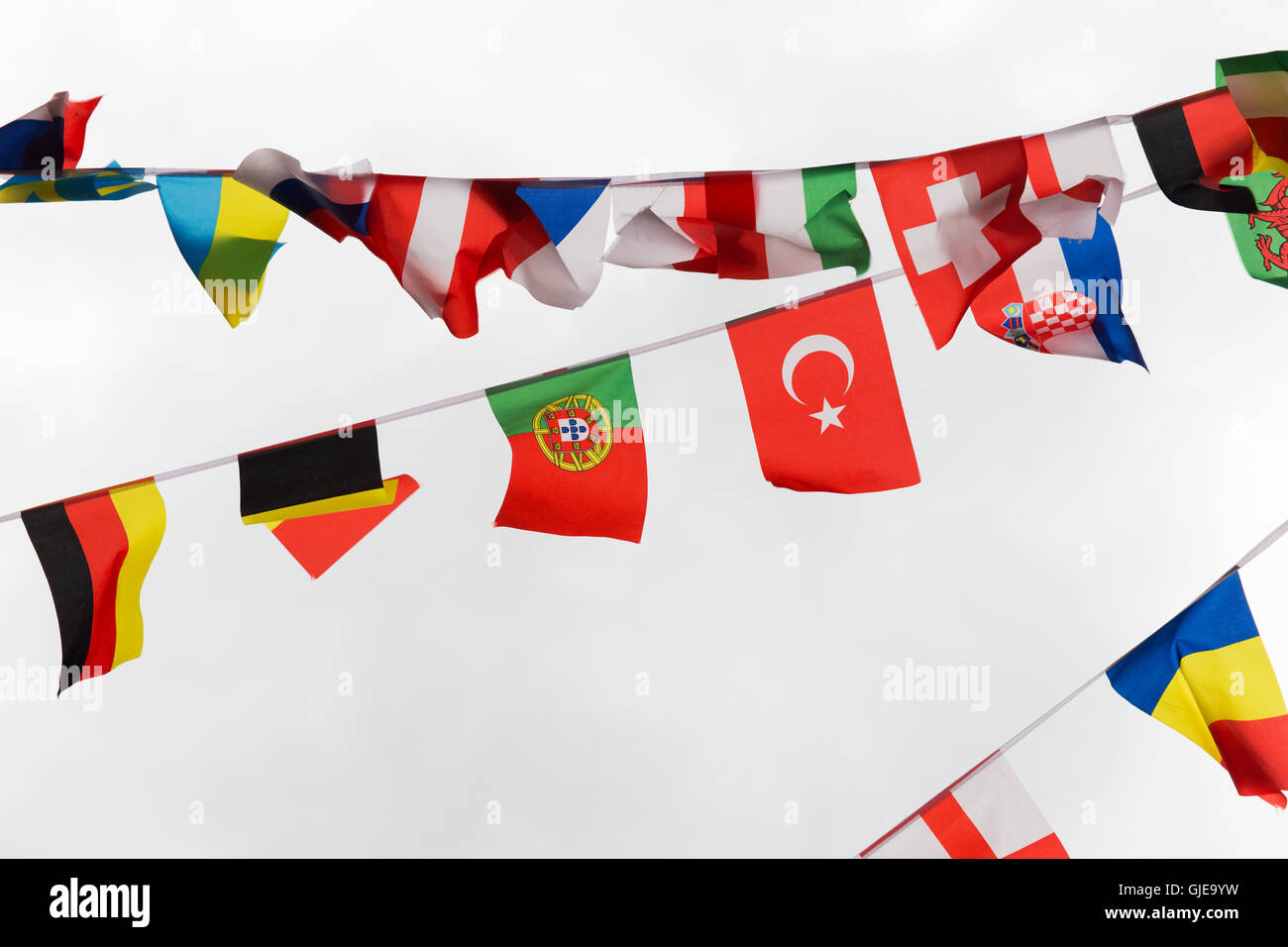 Nahaufnahme eines internationalen Fahnen Girlande Dekoration Stockfoto