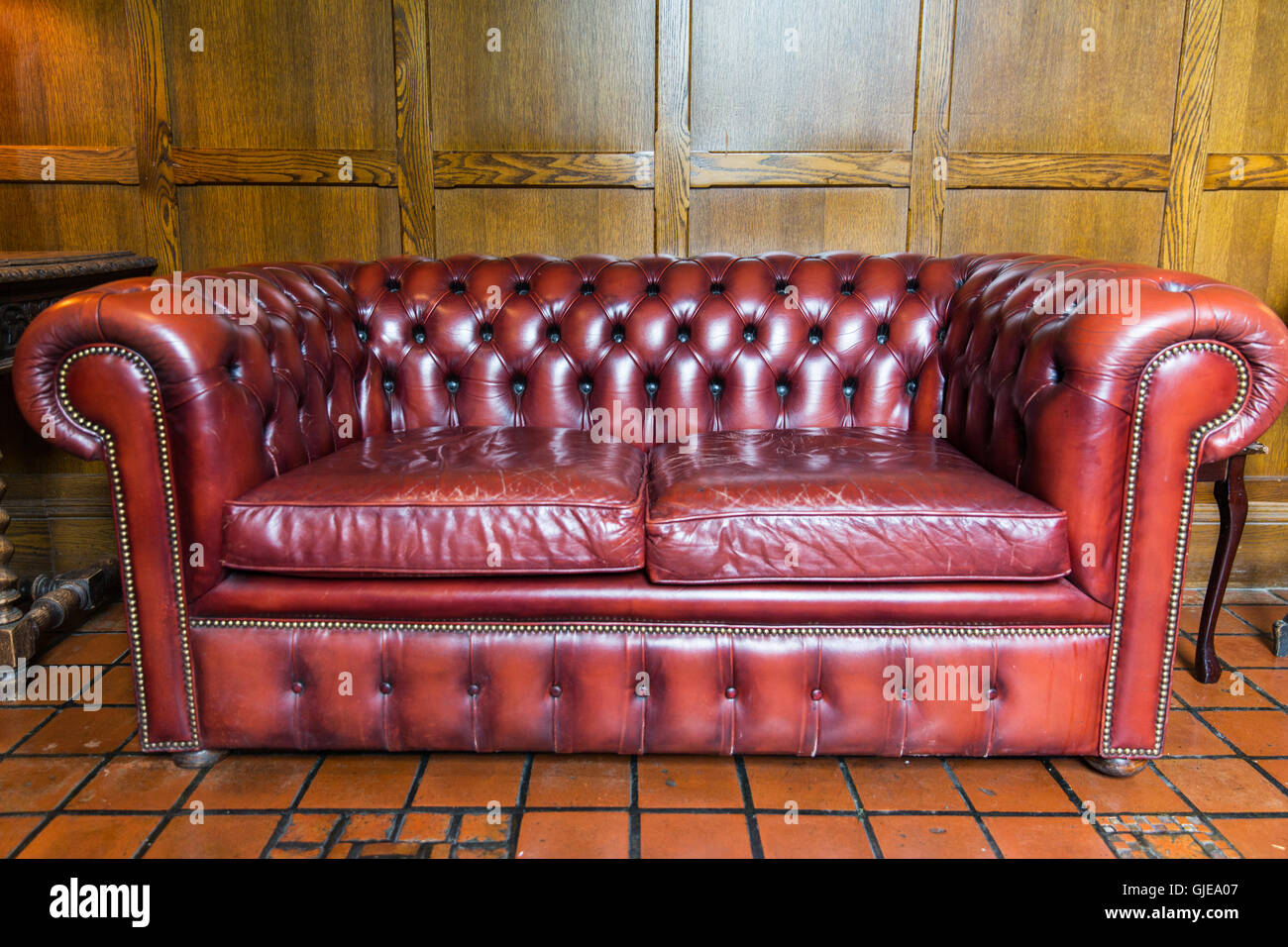 Nahaufnahme von Vintage-Ledersofa Stockfoto