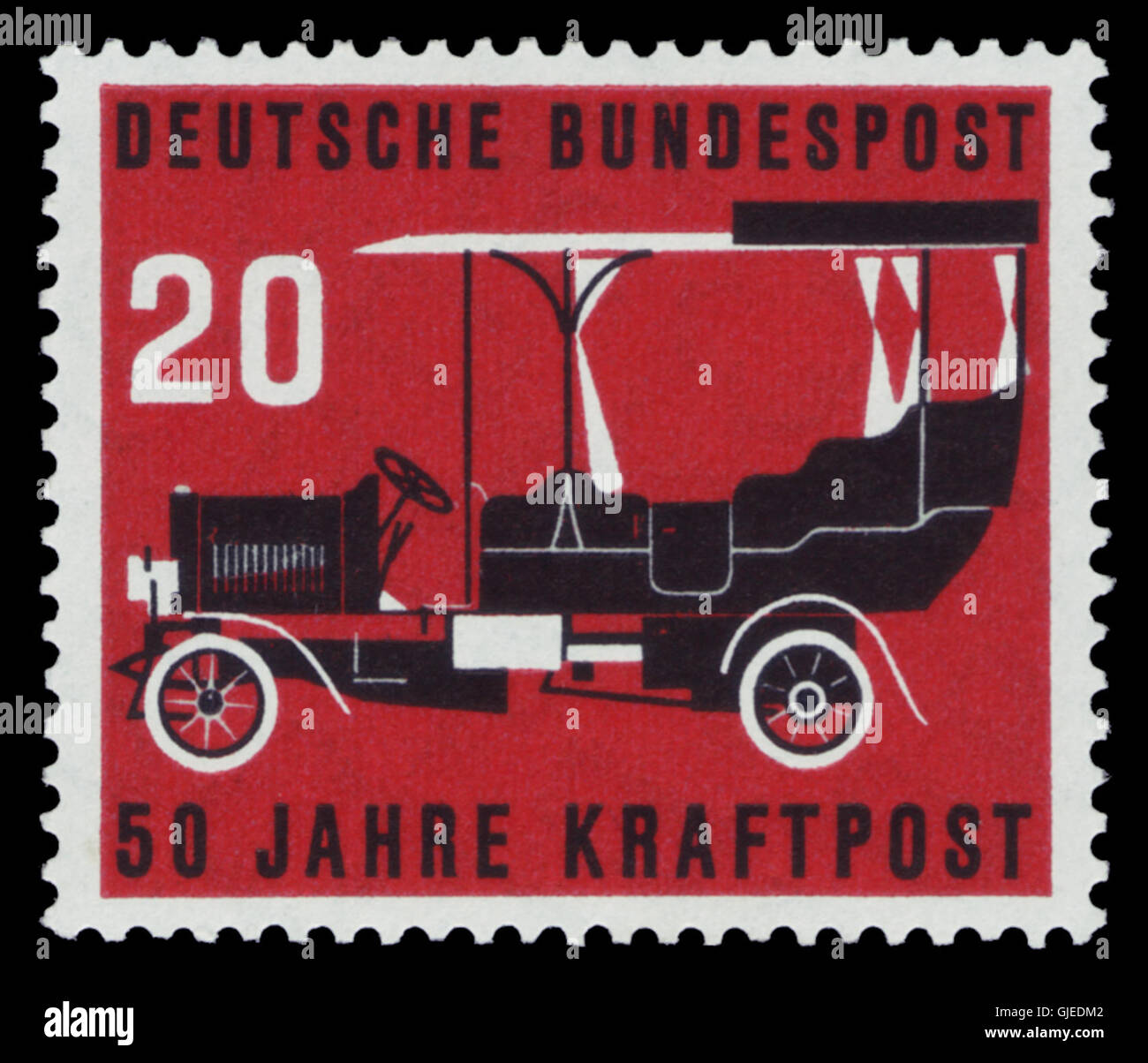 Die Marke DBP Kraftpost von 1955 wurde für die deutsche Post ausgegeben und markiert damit einen bedeutenden postalischen Meilenstein. Die Briefmarke ist Teil der deutschen Postgeschichte. Stockfoto