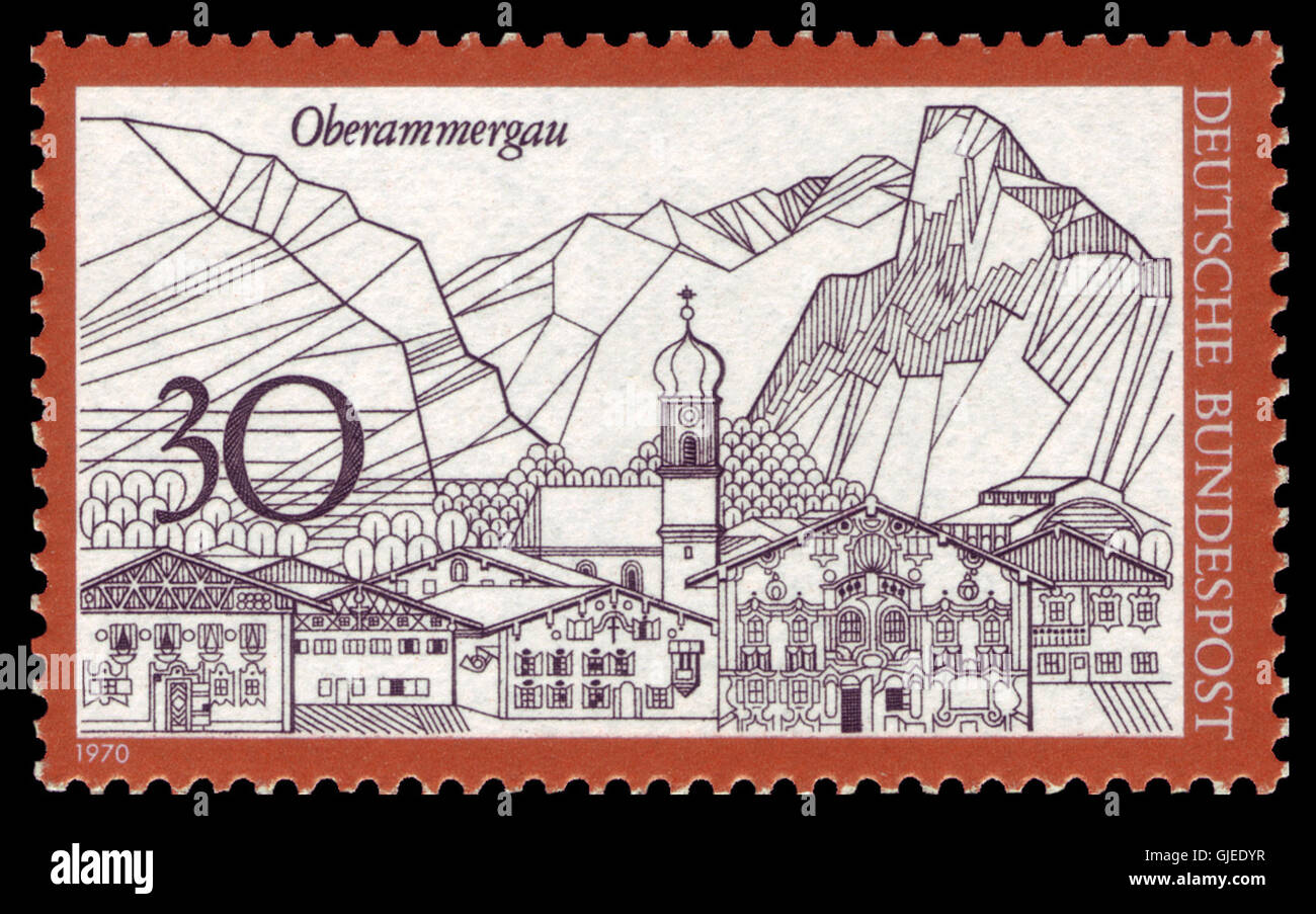 Die Marke Oberammergau (1970 DBP 622) wurde zum Gedenken an das berühmte Passionsspiel Oberammergau ausgegeben, das in Deutschland eine lange Tradition hat. Dieser Stempel spiegelt das kulturelle Erbe der Stadt und die berühmte Veranstaltung wider, die jedes Jahrzehnt stattfindet. Stockfoto
