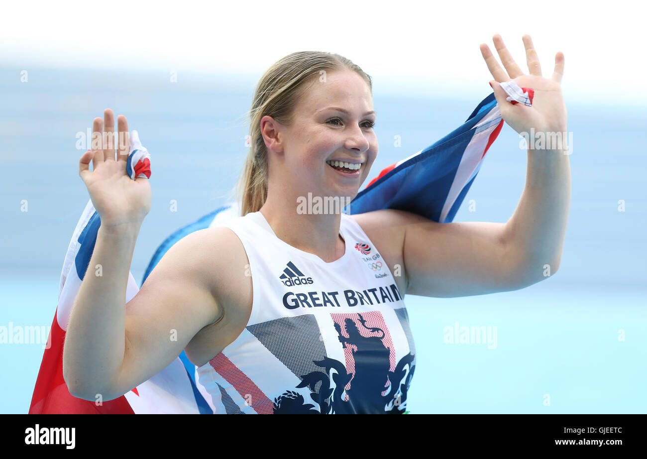 Großbritanniens Sophie Hitchon feiert gewinnen Bronze in der Frauen Hammer werfen Finale im Olympiastadion am zehnten Tag der Olympischen Spiele in Rio, Brasilien. Stockfoto