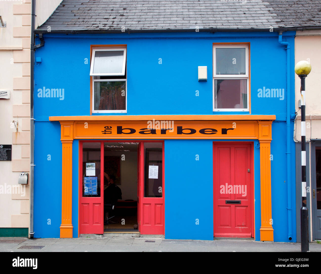 Blaue Shops, Castletownbere Stockfoto