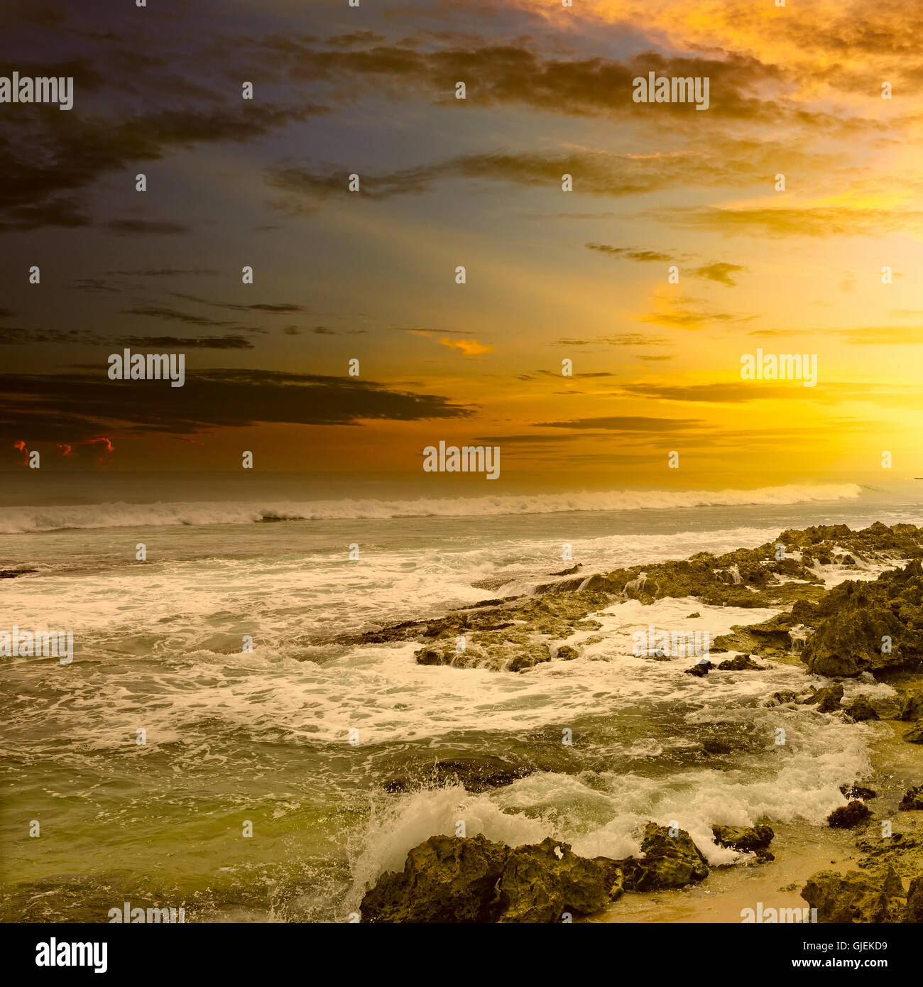 Fantastischen Sonnenuntergang am Meer Stockfoto