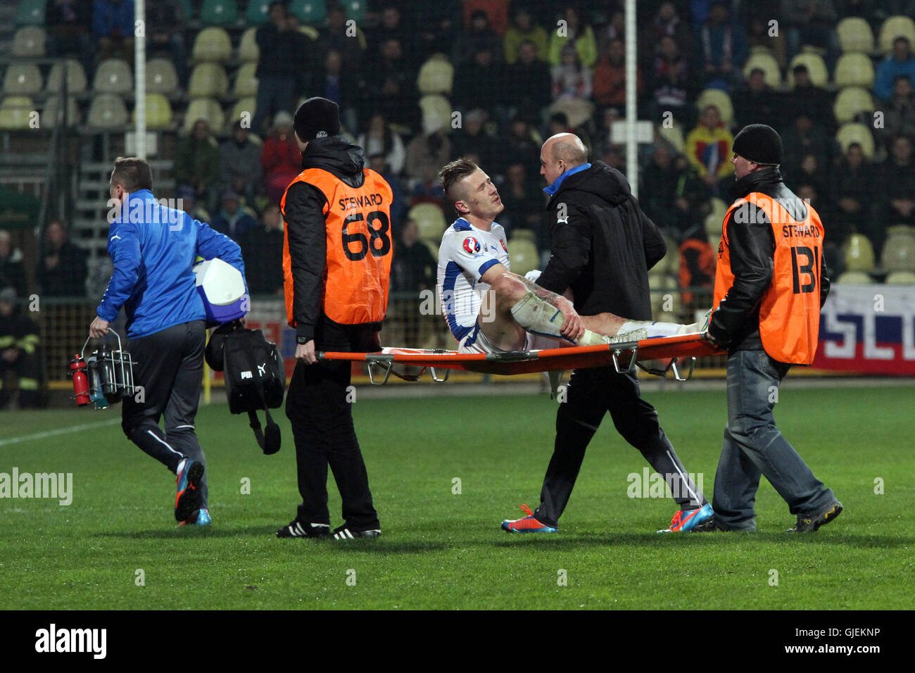 Injured Juraj Kucka leaving the pitch on a stretcher during the EURO 2016 qualifier Slovakia vs Luxembourg 3-0. Stockfoto