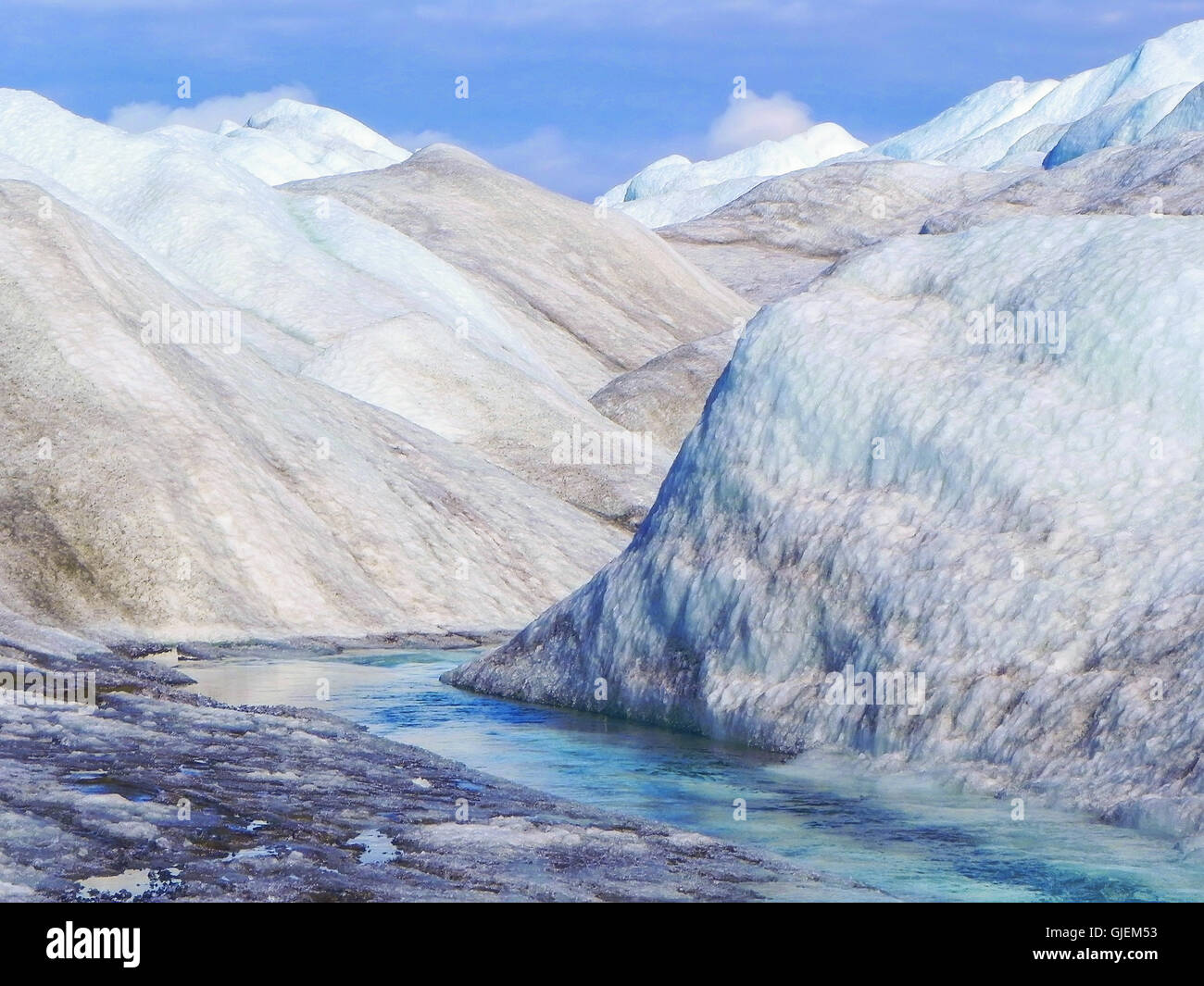 Erderwärmung auf dem grönländischen Binneneisschild - Eisberge mit blauem Schmelzwasser Stockfoto