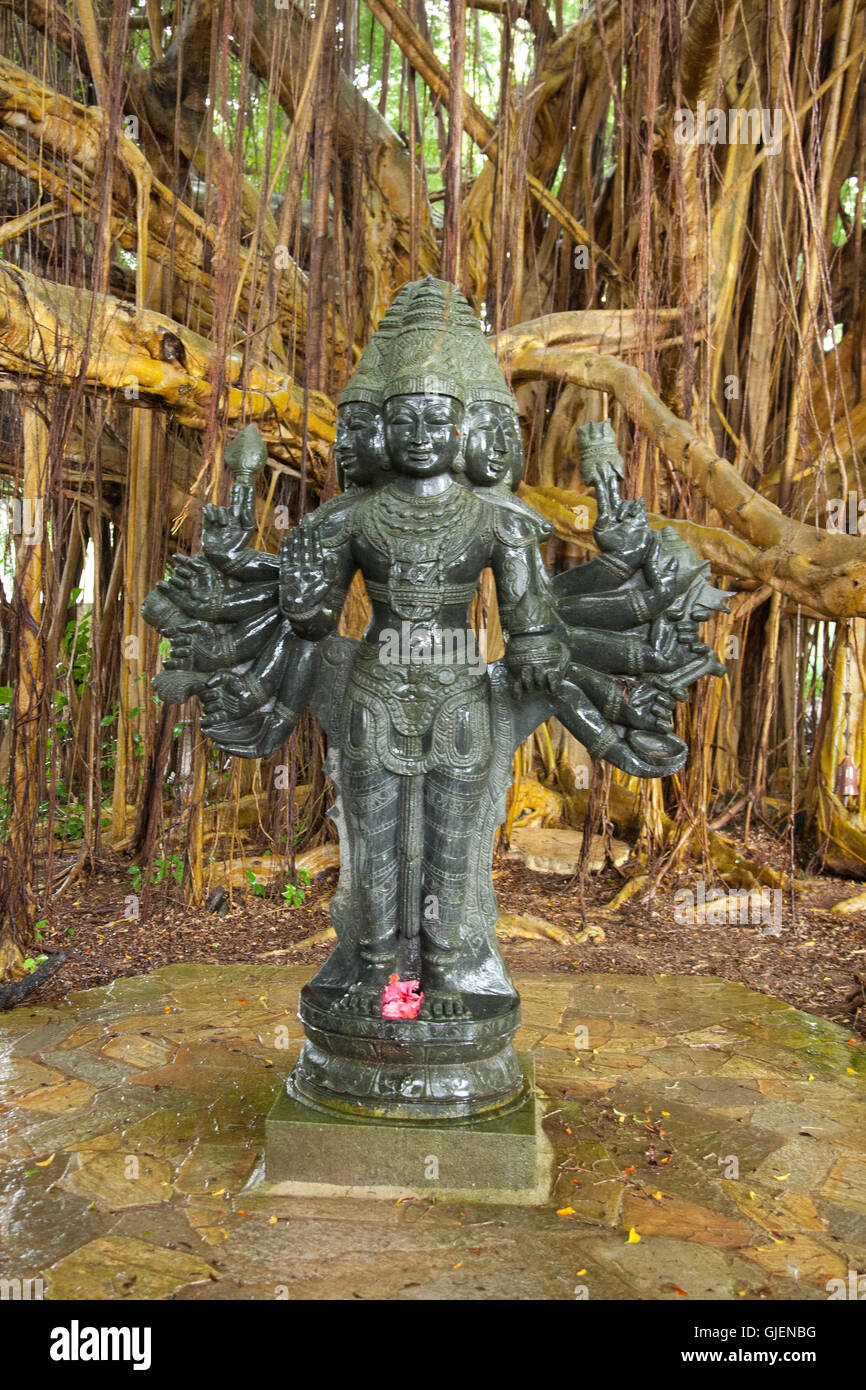 Shiva-Statue am Gast Siddhanta Kirche, Kapa'a, Kauai, Hawaii, USA. Stockfoto