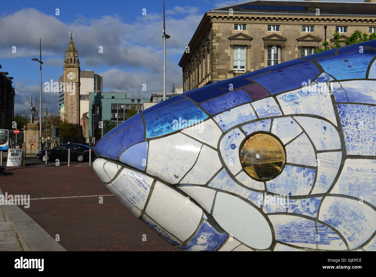 Der große Fisch am Ufer des Flusses Lagan, Belfast Stockfoto