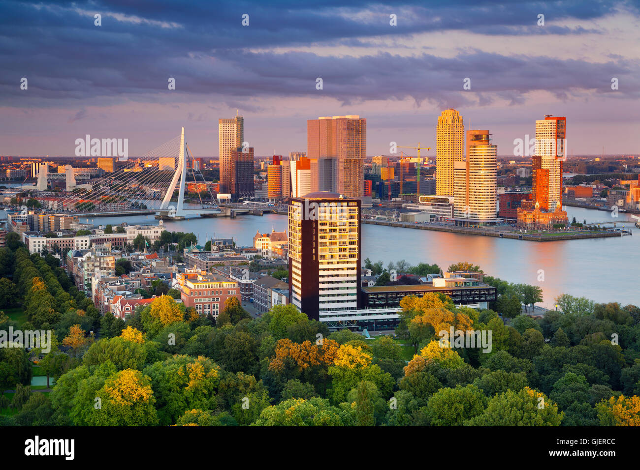 Rotterdam. Bild von Rotterdam, Niederlande im Sommer Sonnenuntergang. Stockfoto