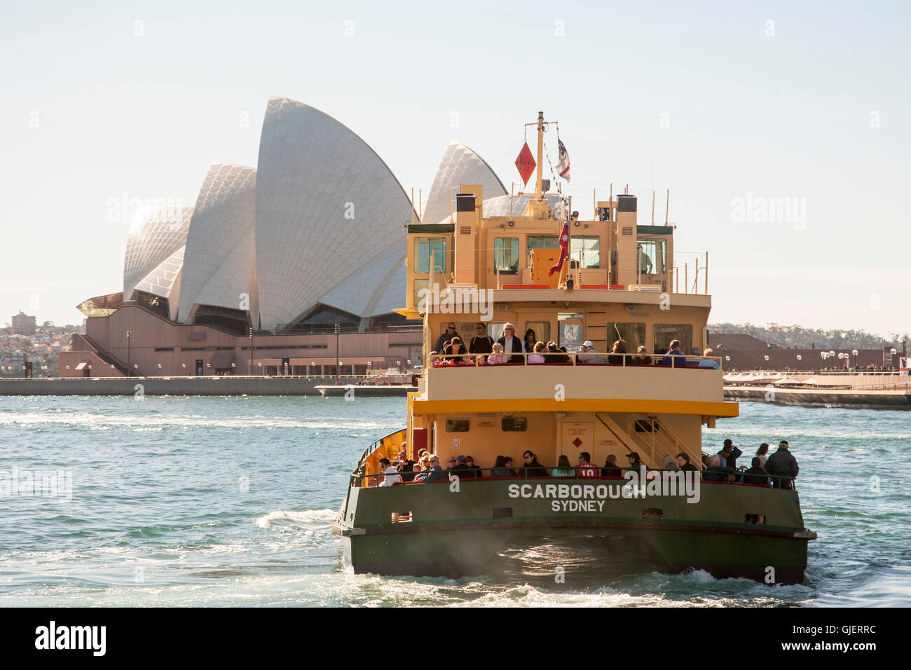 Sonnigen Tag Sydney Hafen Nähe der Harbour Bridge und das Opernhaus. Stockfoto