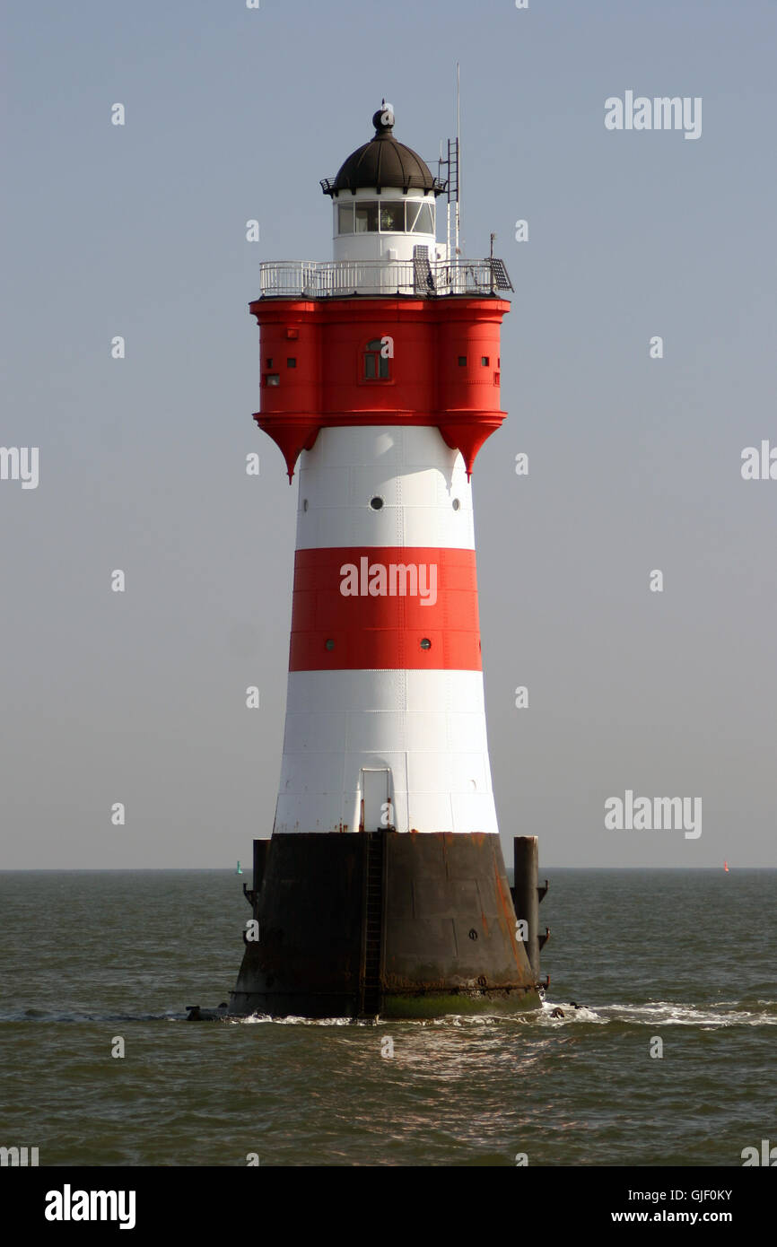 Leuchtturm Roter Sand - ein Wahrzeichen in der Nordsee 