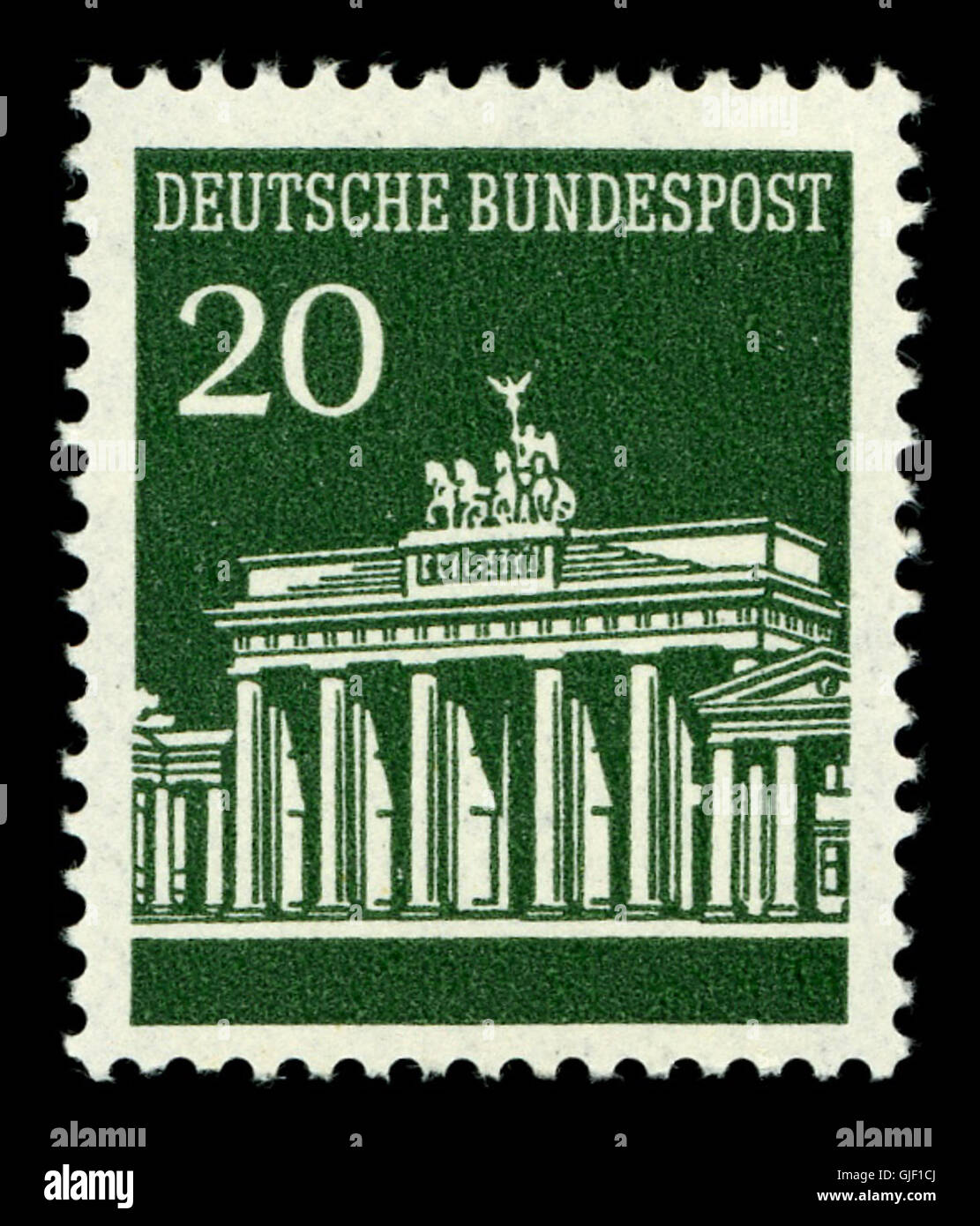 Die 20 Pfennig-Marke der Deutschen Bundespost mit dem Brandenburger Tor wurde zum Gedenken an eines der berühmtesten Wahrzeichen Deutschlands ausgegeben. Der Stempel zeigt dieses neoklassizistische Denkmal, das die Einheit und die kulturelle Bedeutung der Nation symbolisiert. Stockfoto