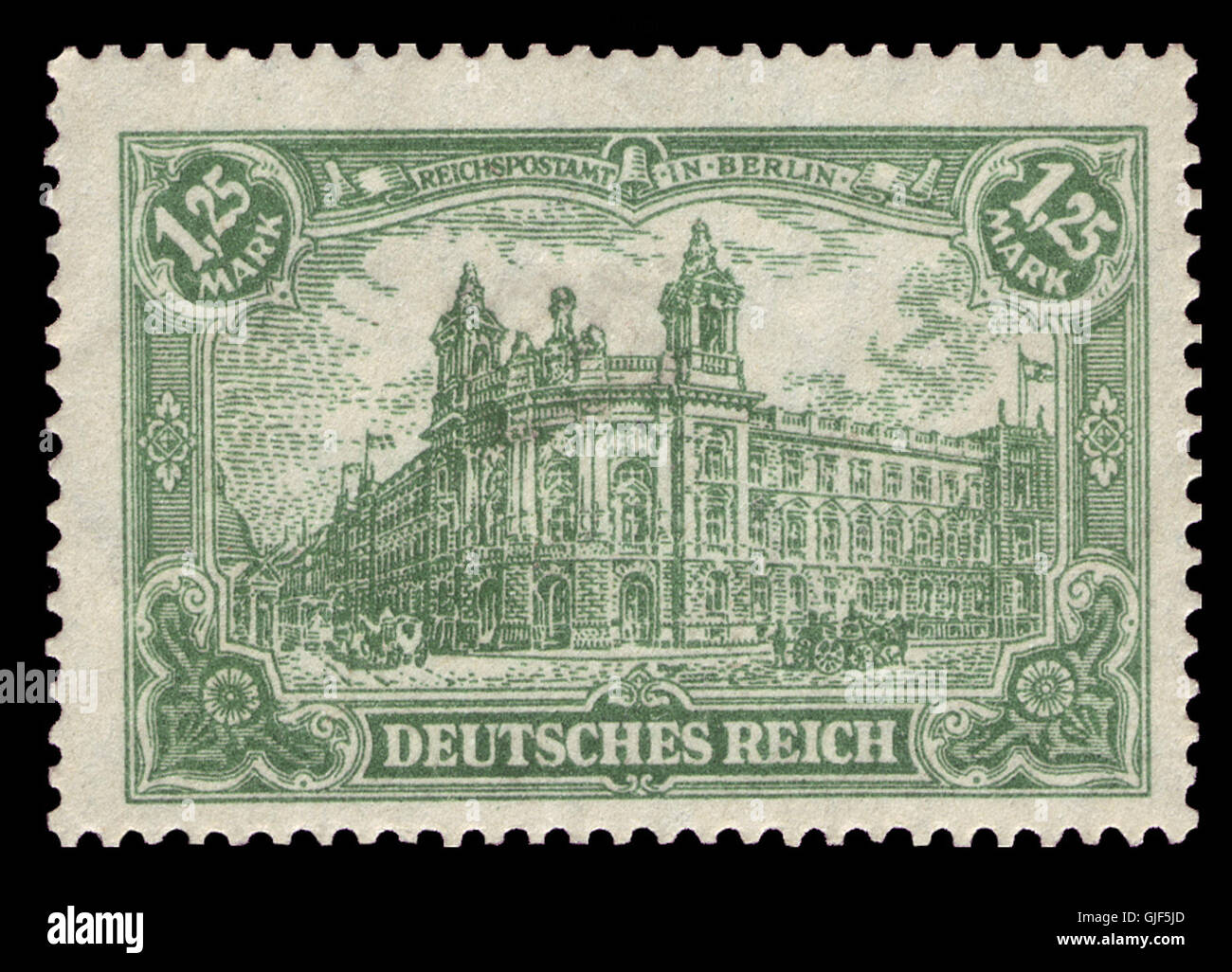 Die 1920 Berliner Reichspostamt-Briefmarke DR 113 erinnert an die deutsche Post nach dem Ersten Weltkrieg. Sie spiegelt den Übergang vom kaiserlichen zum republikanischen Deutschland wider und ist ein wichtiger Teil der deutschen Postgeschichte. Stockfoto