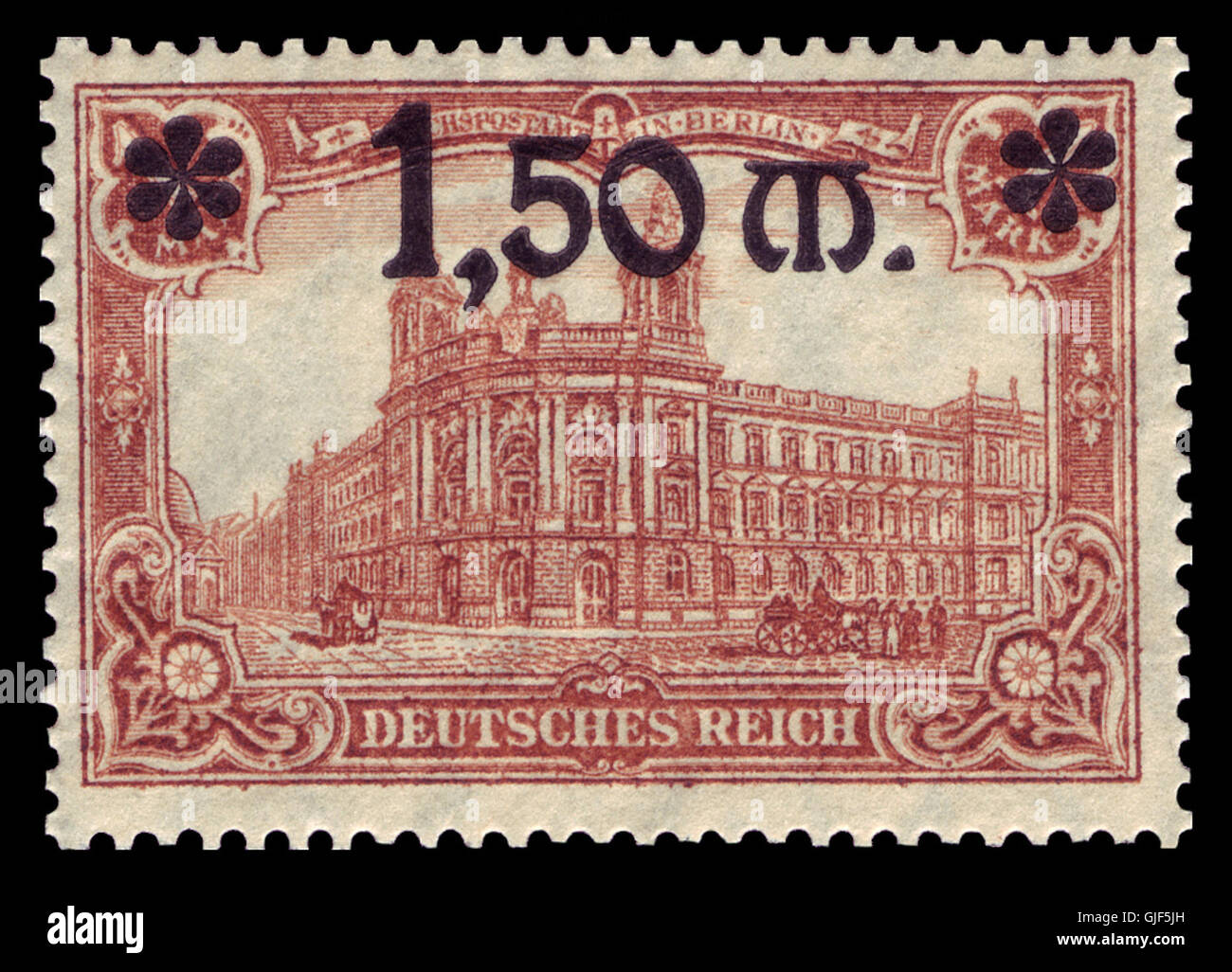 Die 1920er DR 117 Reichspostamt Berlin-Briefmarke zeigt ein Design im Zusammenhang mit dem Reichspost in Berlin. Er ist mit einem Postzeichen von 1920 versehen. Stockfoto