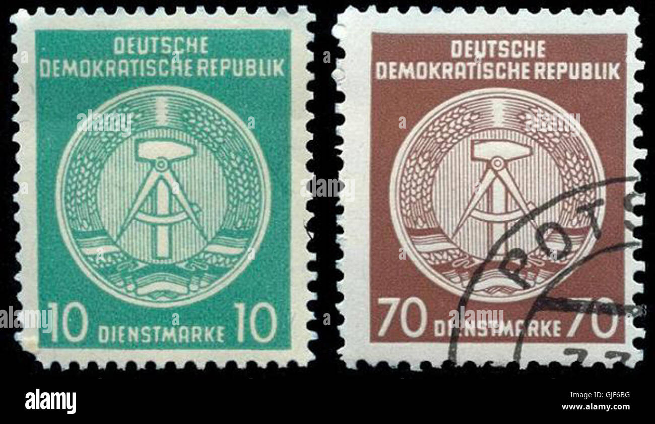 Die DDR-Dienstmarke3 wurde von der Deutschen Demokratischen Republik (DDR) für offizielle Postzwecke ausgegeben. Es ist Teil einer Reihe von Briefmarken, die für die Korrespondenz der Regierung verwendet werden. Stockfoto