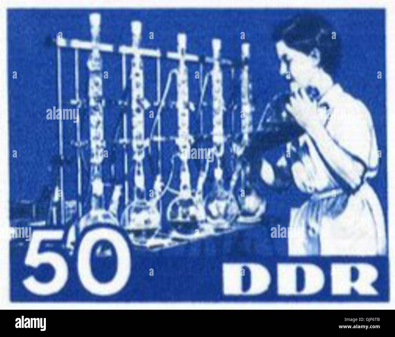 Die 1963er-Marke Michel 950 aus der ehemaligen DDR spiegelt bedeutende kulturelle oder politische Themen der damaligen Zeit wider. Stockfoto