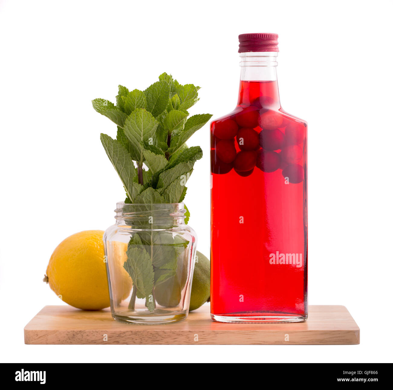 Flasche Cranberry-Drink isoliert Stockfoto