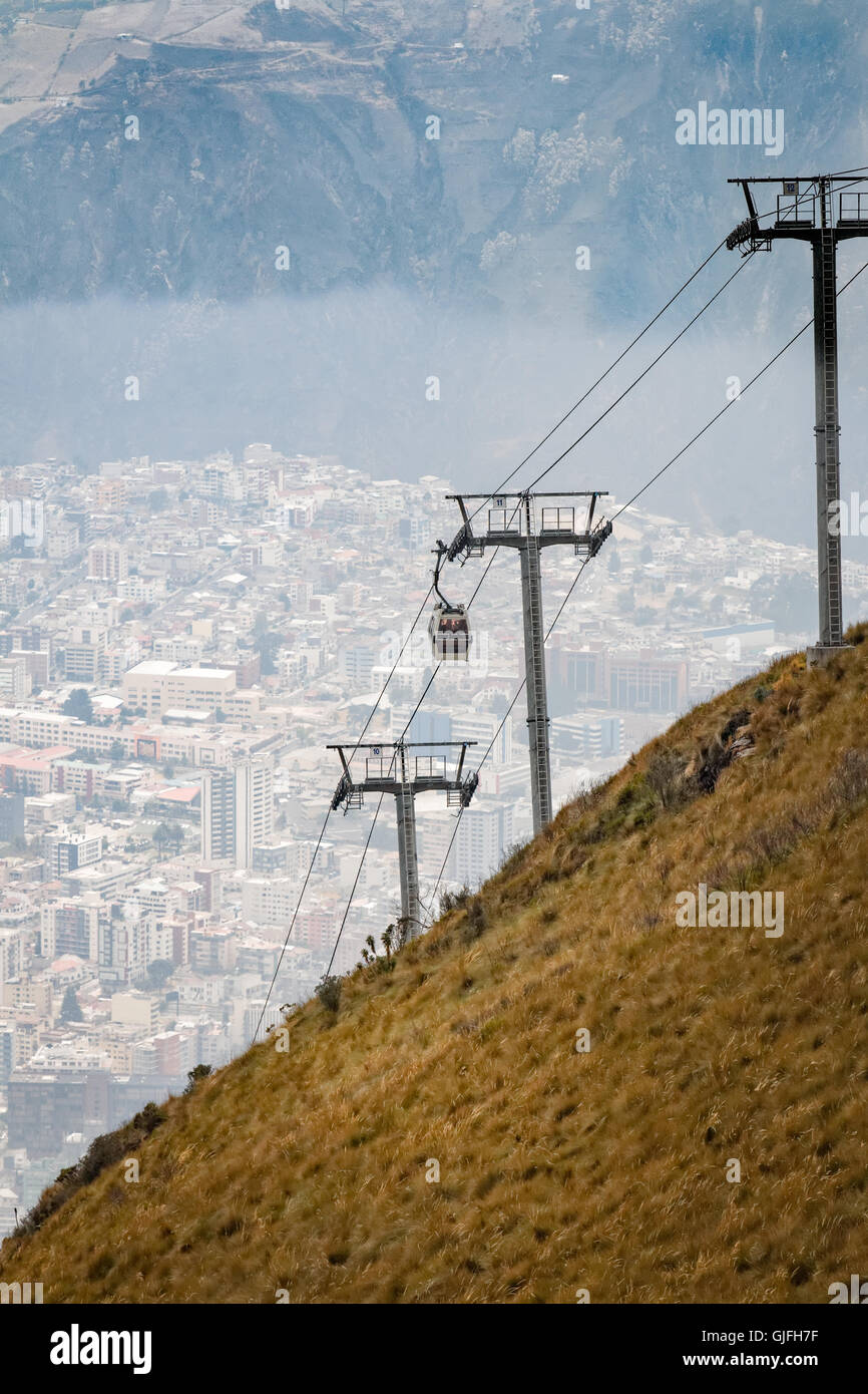 Die Teleférico ausgeführt vom Rand des auf der Ostseite des Berges Pichincha Quito, gehört zu den höchsten Arbeitsbühnen in der Welt. Stockfoto