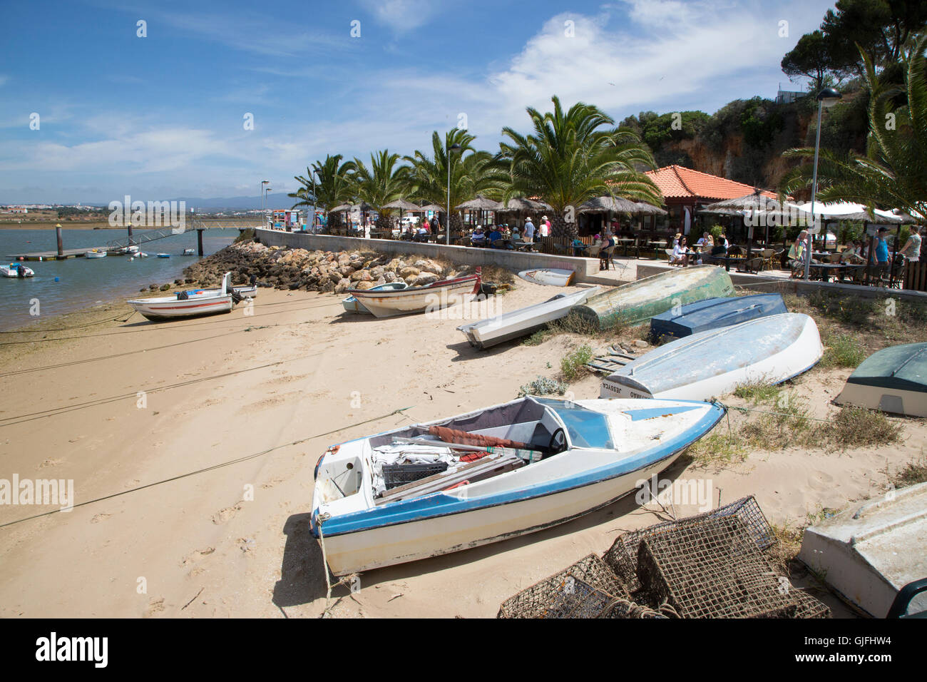 Alvor eine traditionelle Fischerei Dorf und touristische Destination an der Algarve, Portugal Stockfoto