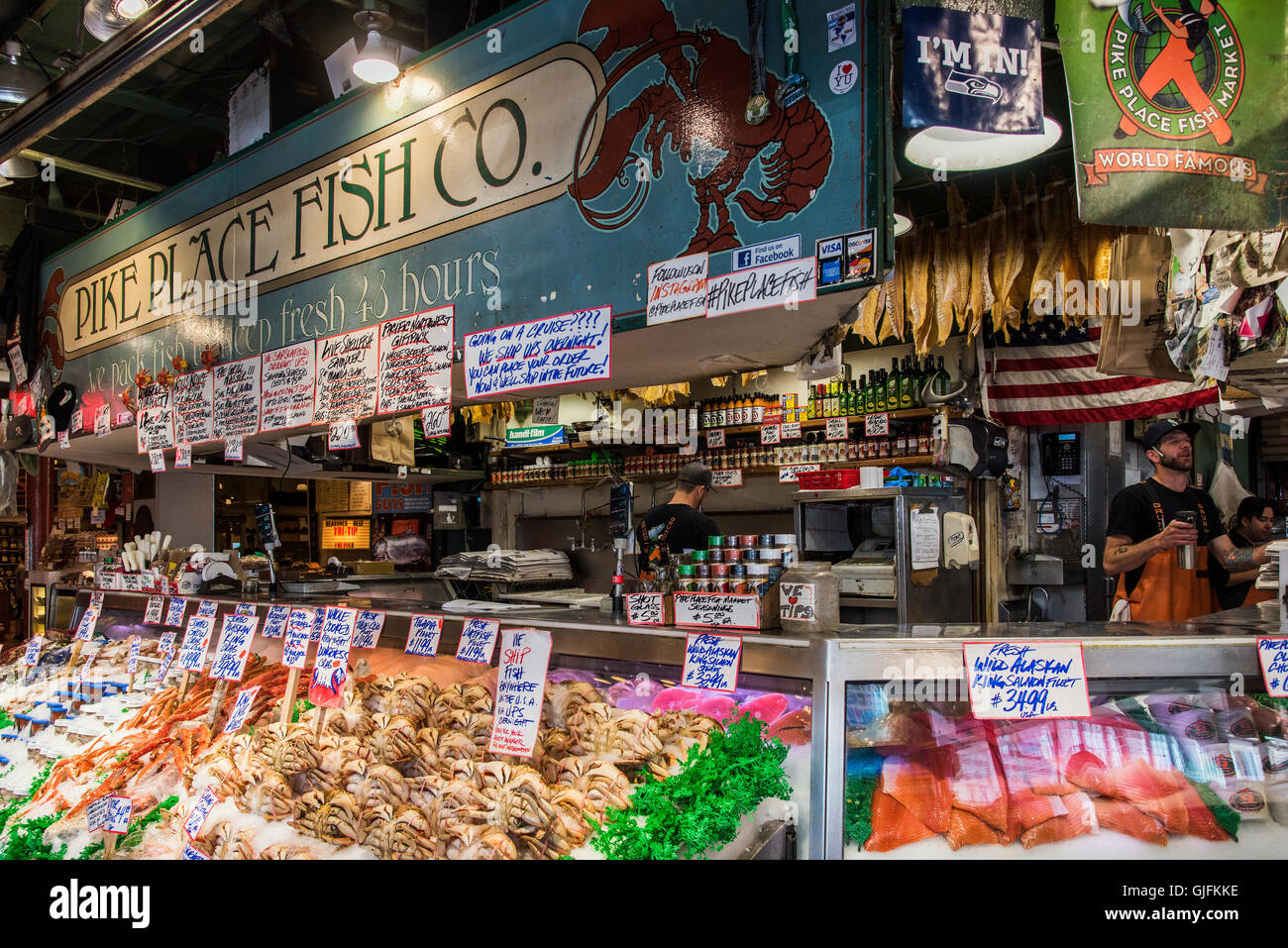 Fisch-Stall am Pike Place Market in Seattle, Washington, USA Stockfoto