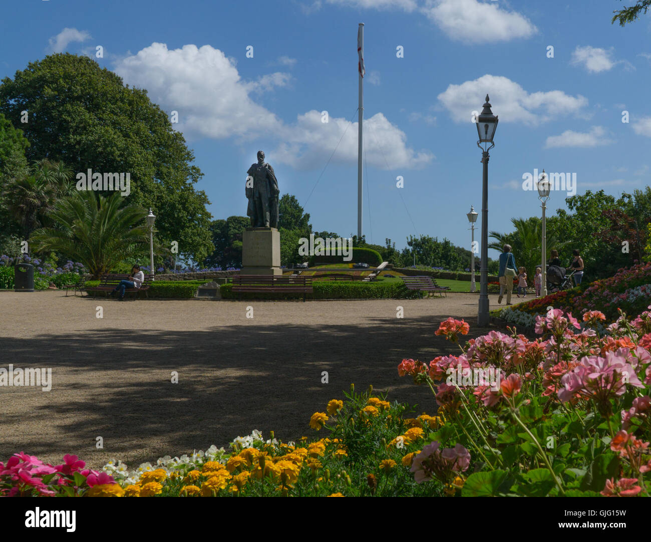 Herausragende Statue von König George V am Haupteingang von Howard Davis Park,St.Helier,Jersey,Channel Inseln Stockfoto