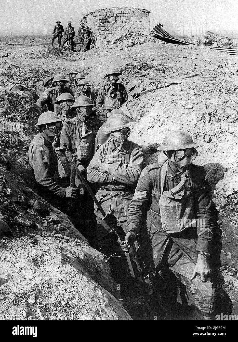 Australische Infanterie tragen kleine Box Atemschutzmasken (SBR). Die Soldaten sind aus dem 45. Bataillon, australische 4. Division am Strumpfband Punkt in der Nähe von Zonnebeke, Ypres Sektor Stockfoto