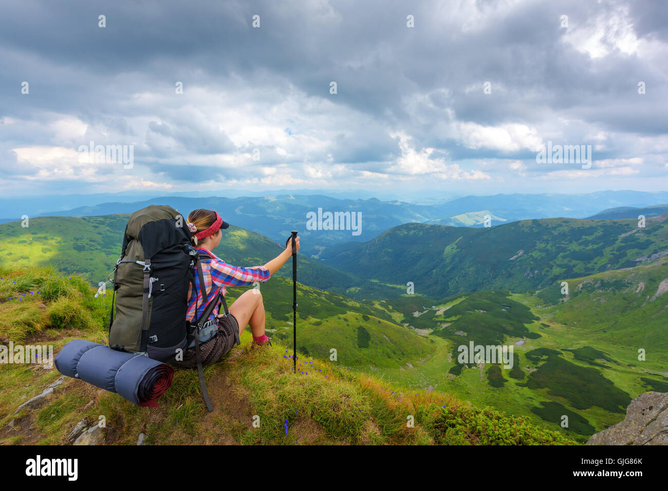 allein Tourist im Hochgebirge Stockfoto