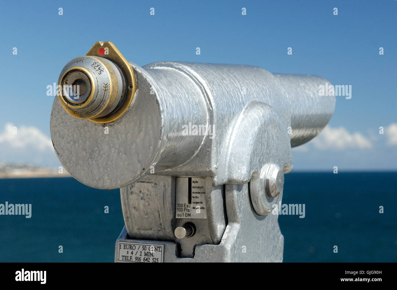 Teleskop auf dem Meer Küste Stockfoto