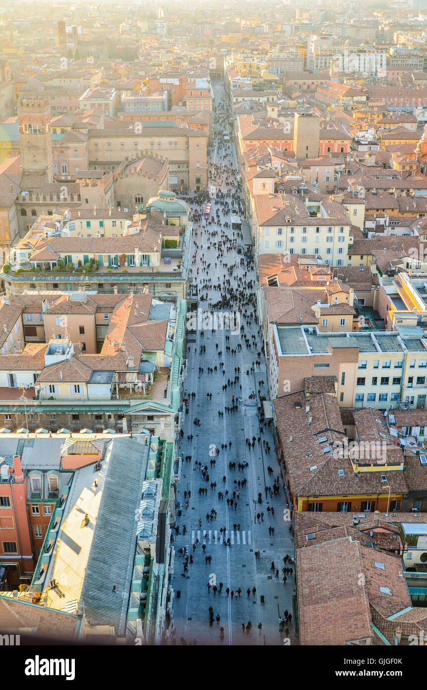 Bologna von oben bei Sonnenuntergang, Region Emilia-Romagna-Italien Stockfoto