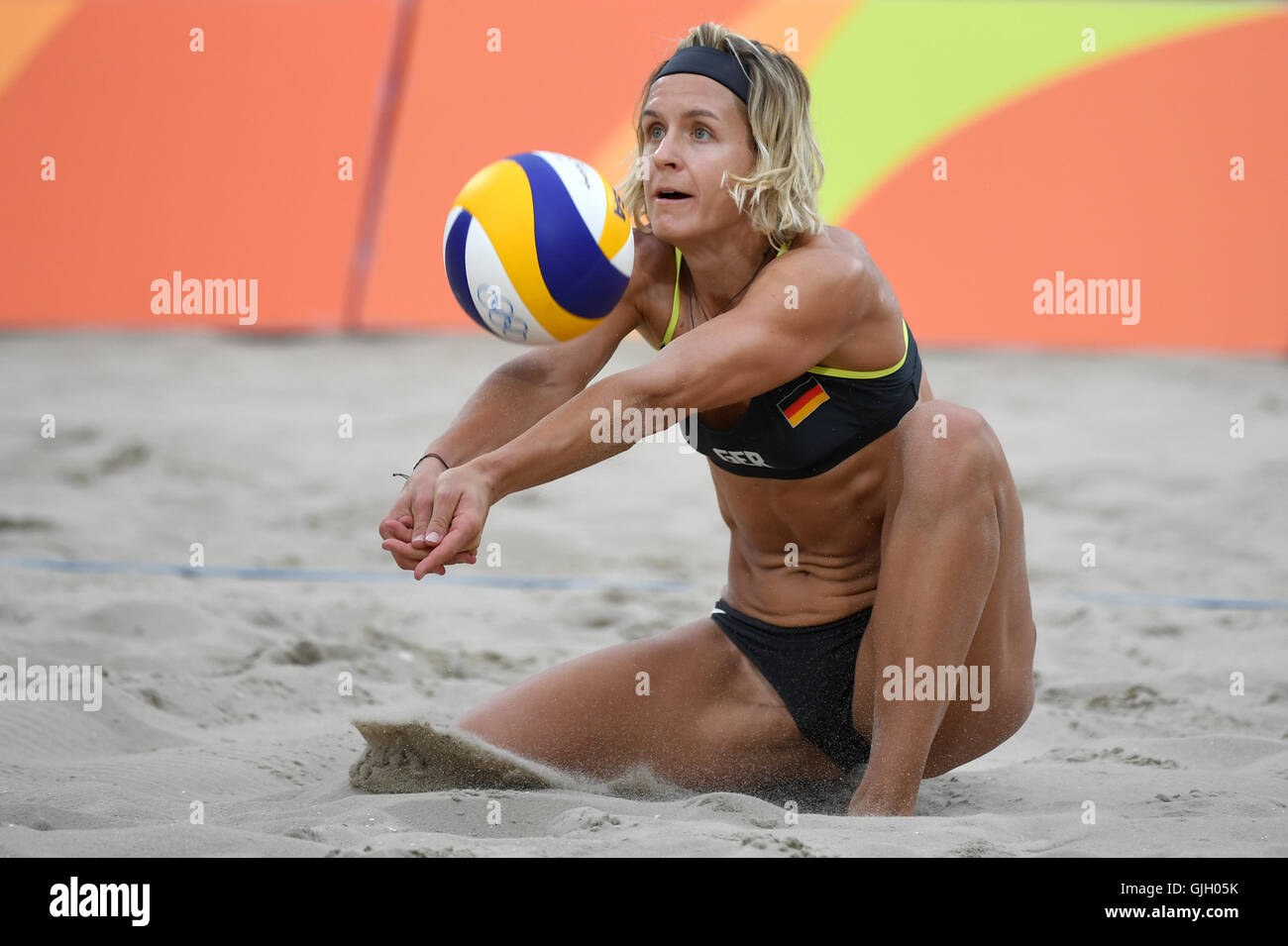 Rio De Janeiro Brasilien 16 August 2016 Laura Ludwig Von Deutschland In Aktion Wahrend Der Frauen Beach Volleyball Halbfinale Zwischen Rocha Maestrini Brasiliens Und Ludwig Walkenhorst Of Germany Bei Beach Volleyball Arena Copacabana In