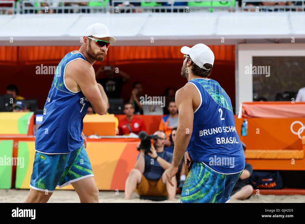 Rio De Janeiro, Brasilien. 16. August 2016. Abfahrt von Alisson und Bruno Schmidt Doppel (BRA) gegen Alexander Brouwer und Robert läuft (NDL) gültig für das Halbfinale des Olympischen Beach-Volleyball Turnier 2016 statt in Rio Beach Volleyball Arena an der Copacabana. NICHT verfügbar für die Lizenzierung IN CHINA (Foto: Andre Chaco/Fotoarena) Credit: Foto Arena LTDA/Alamy Live-Nachrichten Stockfoto