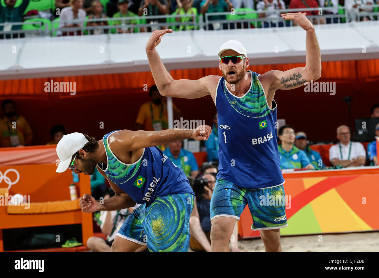 Rio De Janeiro, Brasilien. 16. August 2016. Abfahrt von Alisson und Bruno Schmidt Doppel (BRA) gegen Alexander Brouwer und Robert läuft (NDL) gültig für das Halbfinale des Olympischen Beach-Volleyball Turnier 2016 statt in Rio Beach Volleyball Arena an der Copacabana. NICHT verfügbar für die Lizenzierung IN CHINA (Foto: Andre Chaco/Fotoarena) Credit: Foto Arena LTDA/Alamy Live-Nachrichten Stockfoto