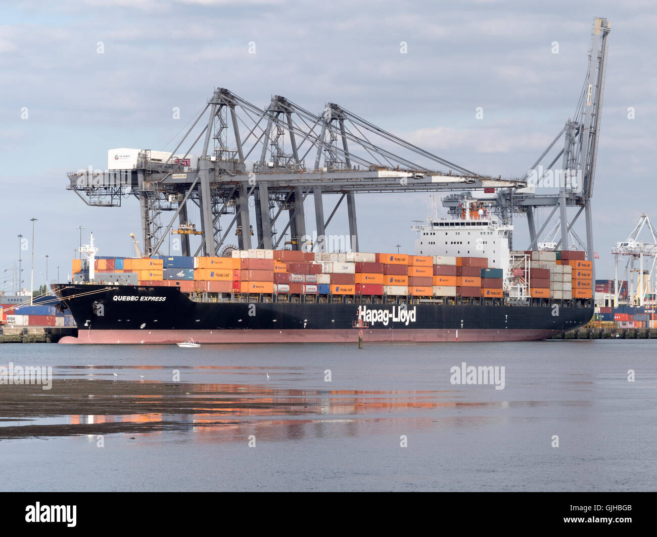 Hapag-Lloyd "Quebec Express" Container-Schiff angedockt an Southampton Container-Hafen, Southampton, Hampshire, England, UK. Stockfoto