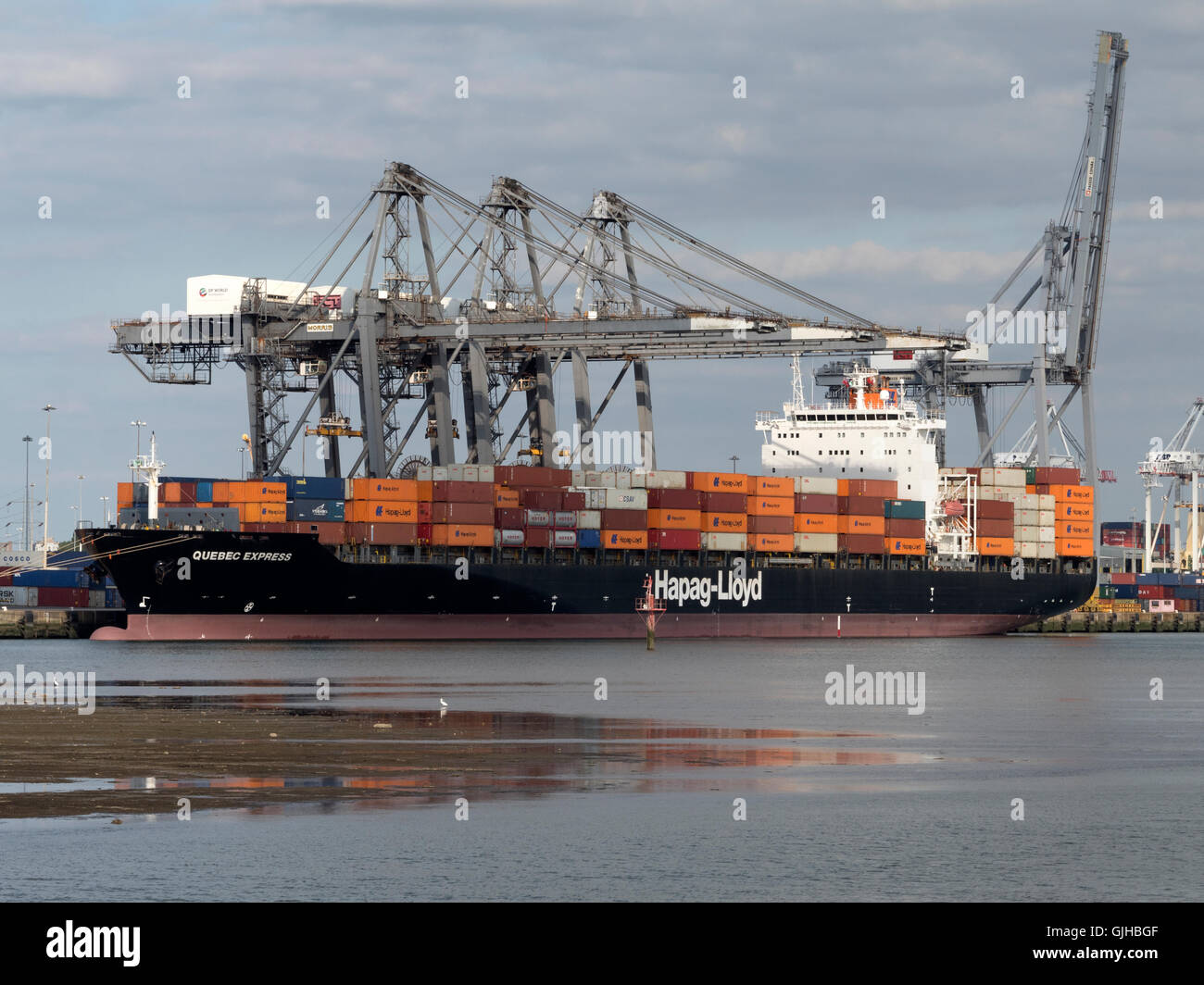 Hapag-Lloyd "Quebec Express" Container-Schiff angedockt an Southampton Container-Hafen, Southampton, Hampshire, England, UK. Stockfoto