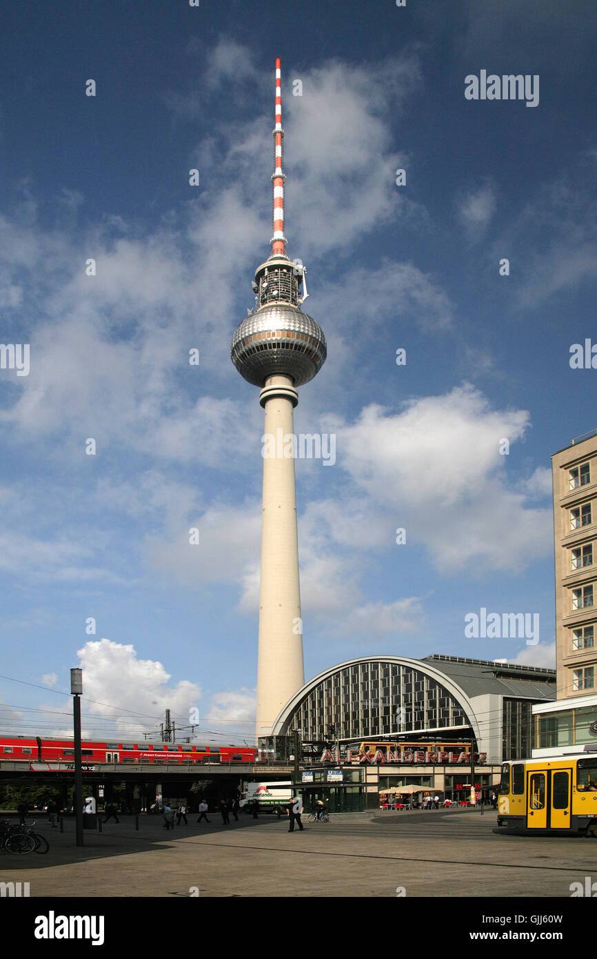 Bahnhof Berlin Fernsehturm Stockfoto