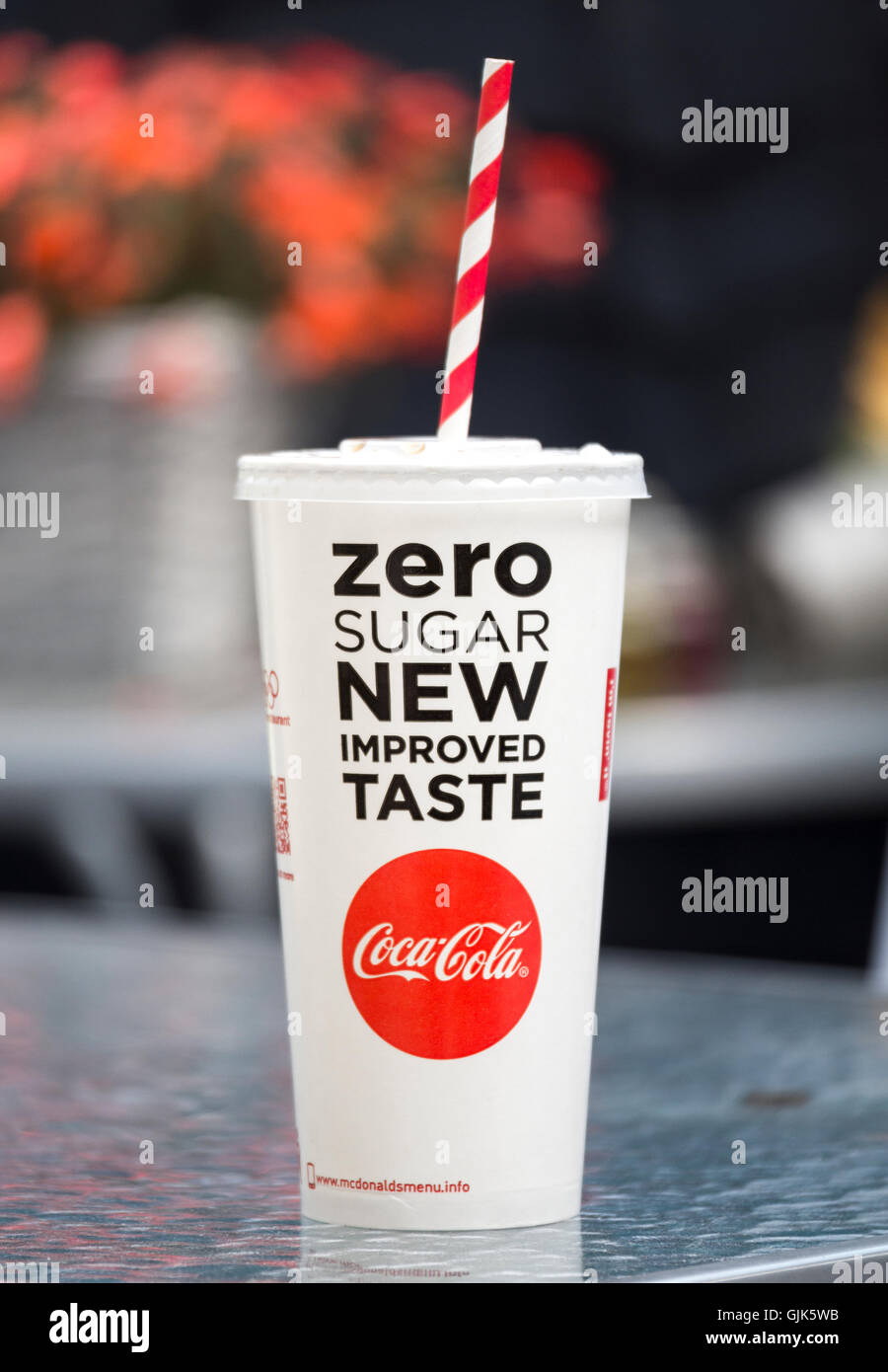 McDonald's Cola mit Stroh Stockfoto