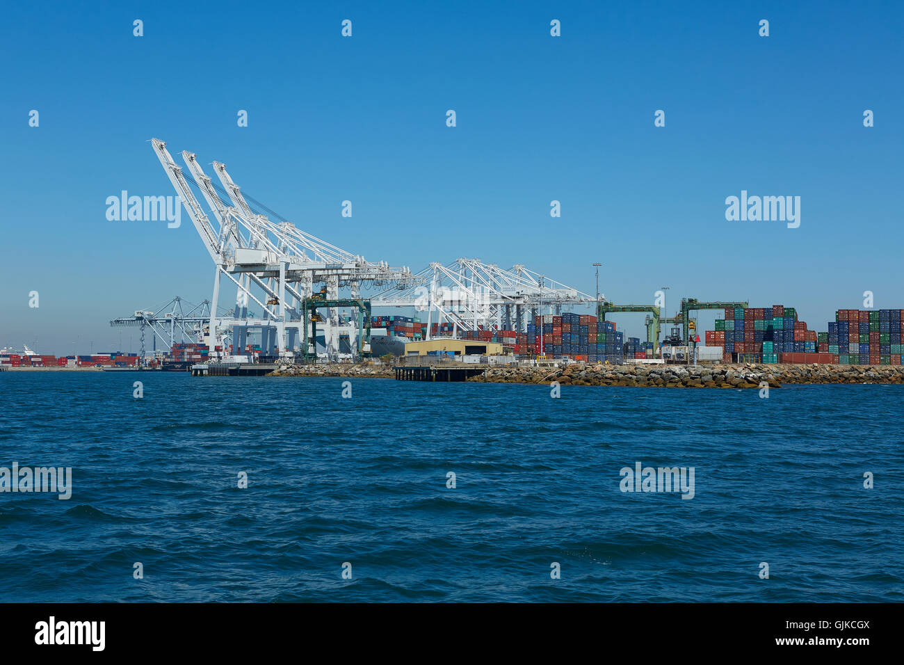 Angehobene Containerbrücken Am Langen Strand Container Terminal, Los Angeles, Kalifornien, USA. Stockfoto