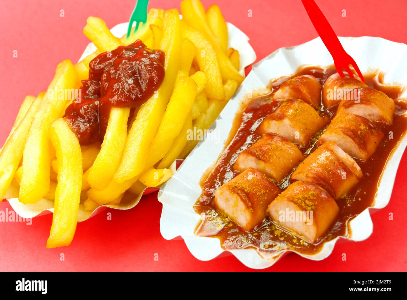 Deutsche Currywurst, Pommes frites Stockfotografie - Alamy