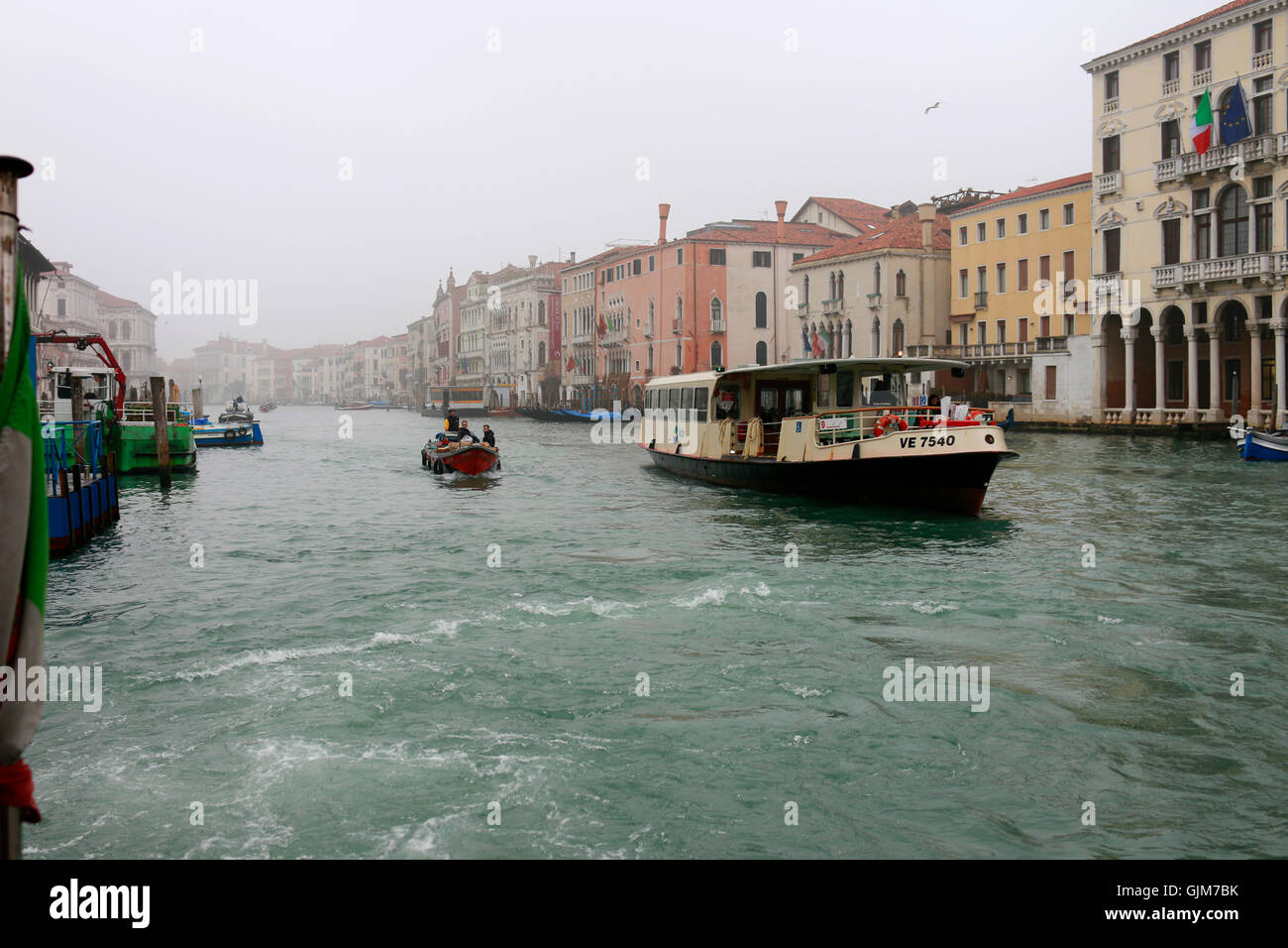 Impressionen: Vaporetto, Canal Grande, Venedig, Italien. Stockfoto