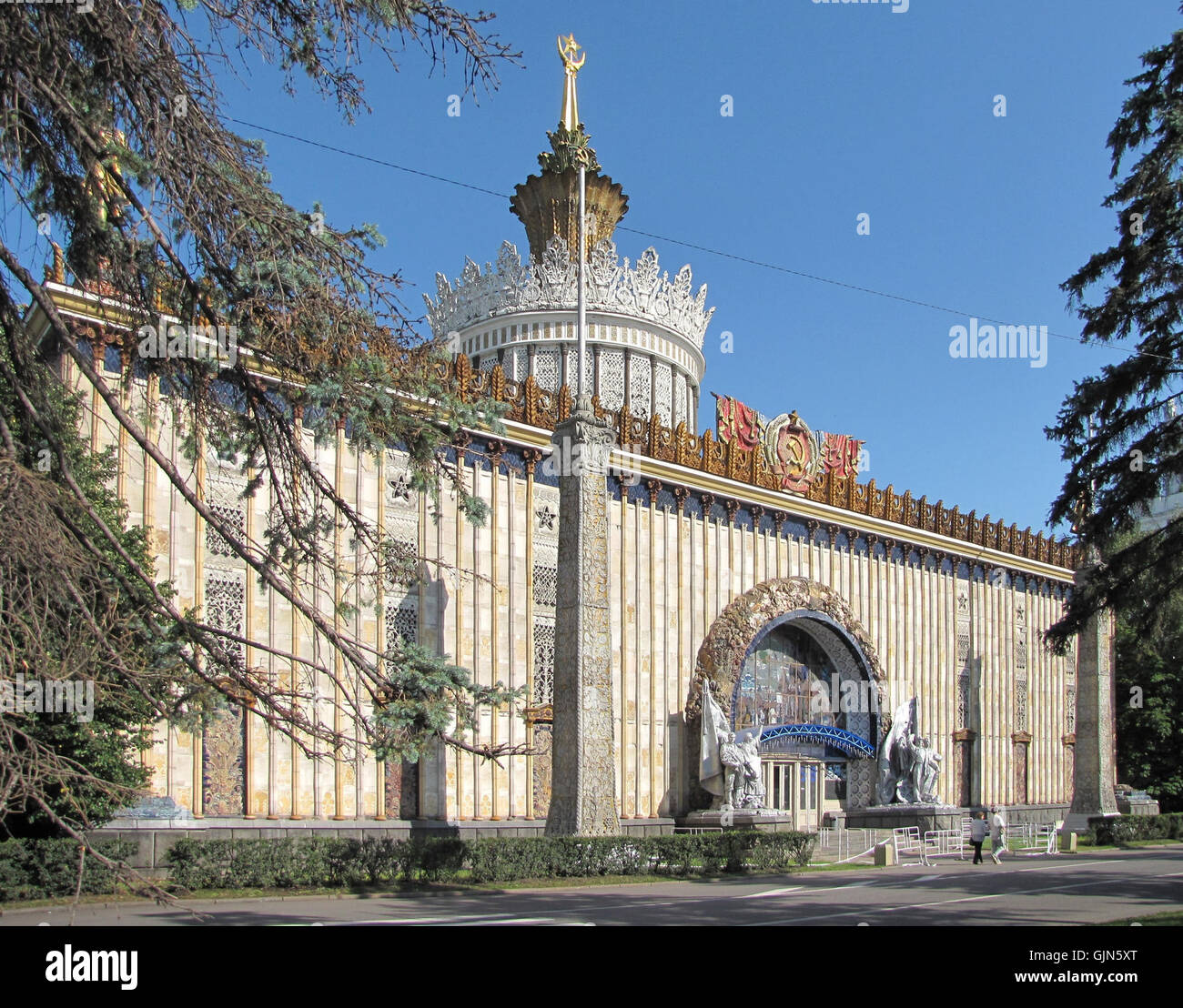 Ein Gedenkstück aus dem Jahr 1945 zum Siegtag am 8. Mai, einem bedeutenden Tag in der sowjetischen Geschichte, der den Sieg der Sowjetunion im Zweiten Weltkrieg ehrt. Stockfoto