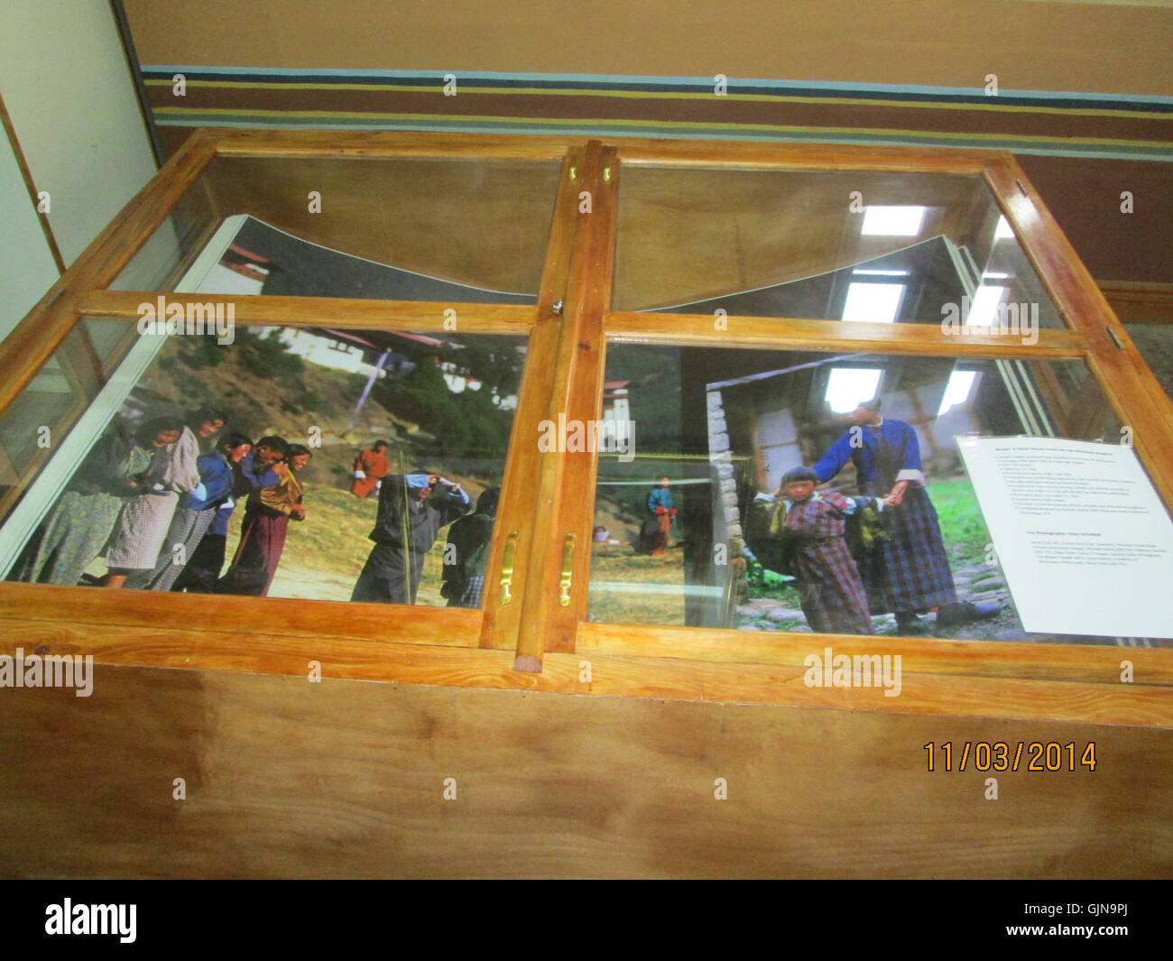 "Weltweit größten veröffentlichte Buch" in Bhutan Nationalbibliothek in Thimphu. Stockfoto