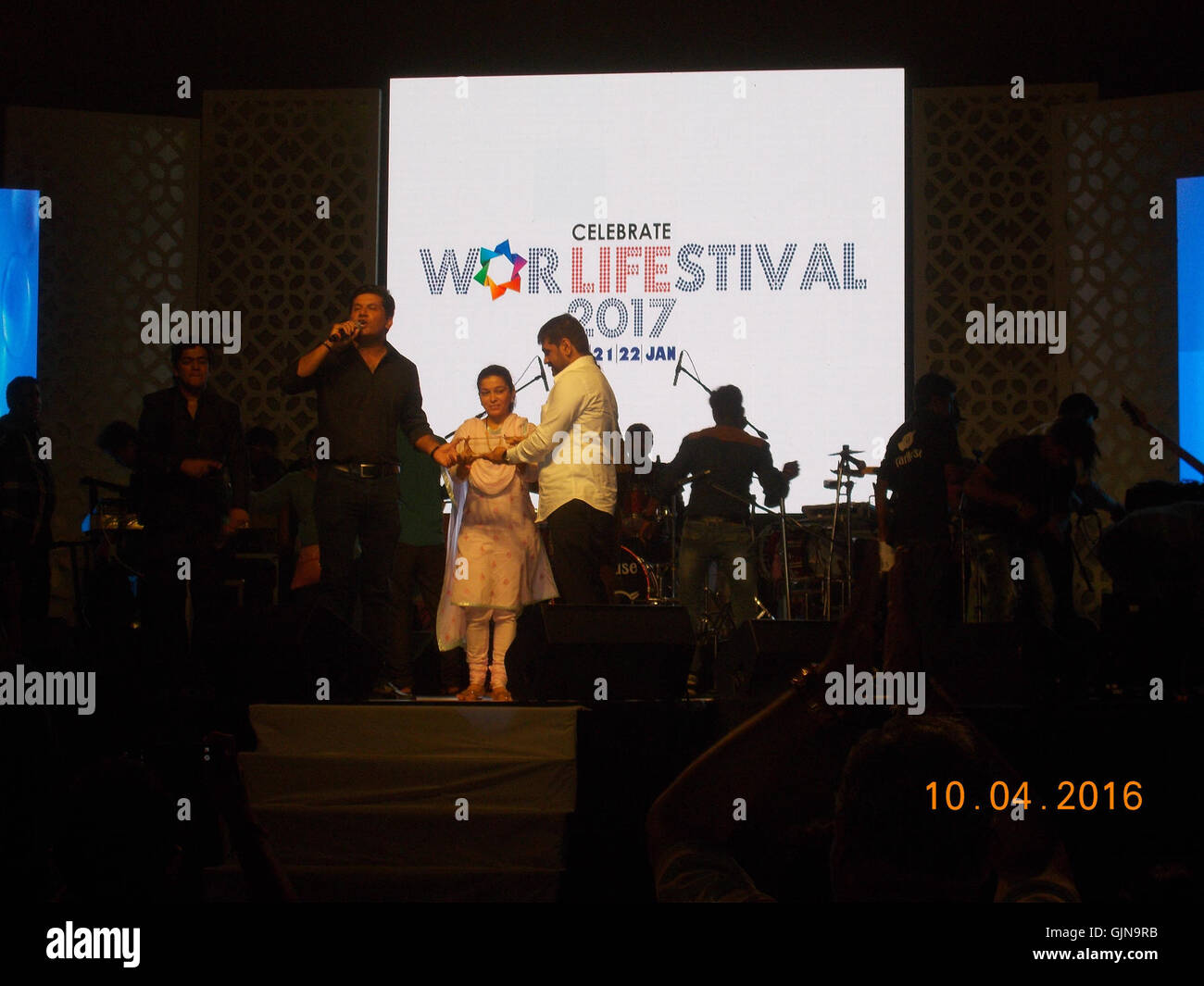 Das Worli Festival 2016 bot verschiedene kulturelle Darbietungen und Gemeindefeiern. Bei der Verleihung wurden bedeutende Beiträge zu Kunst-, Kultur- und Sozialinitiativen im Stadtteil Worli von Mumbai geehrt. Stockfoto