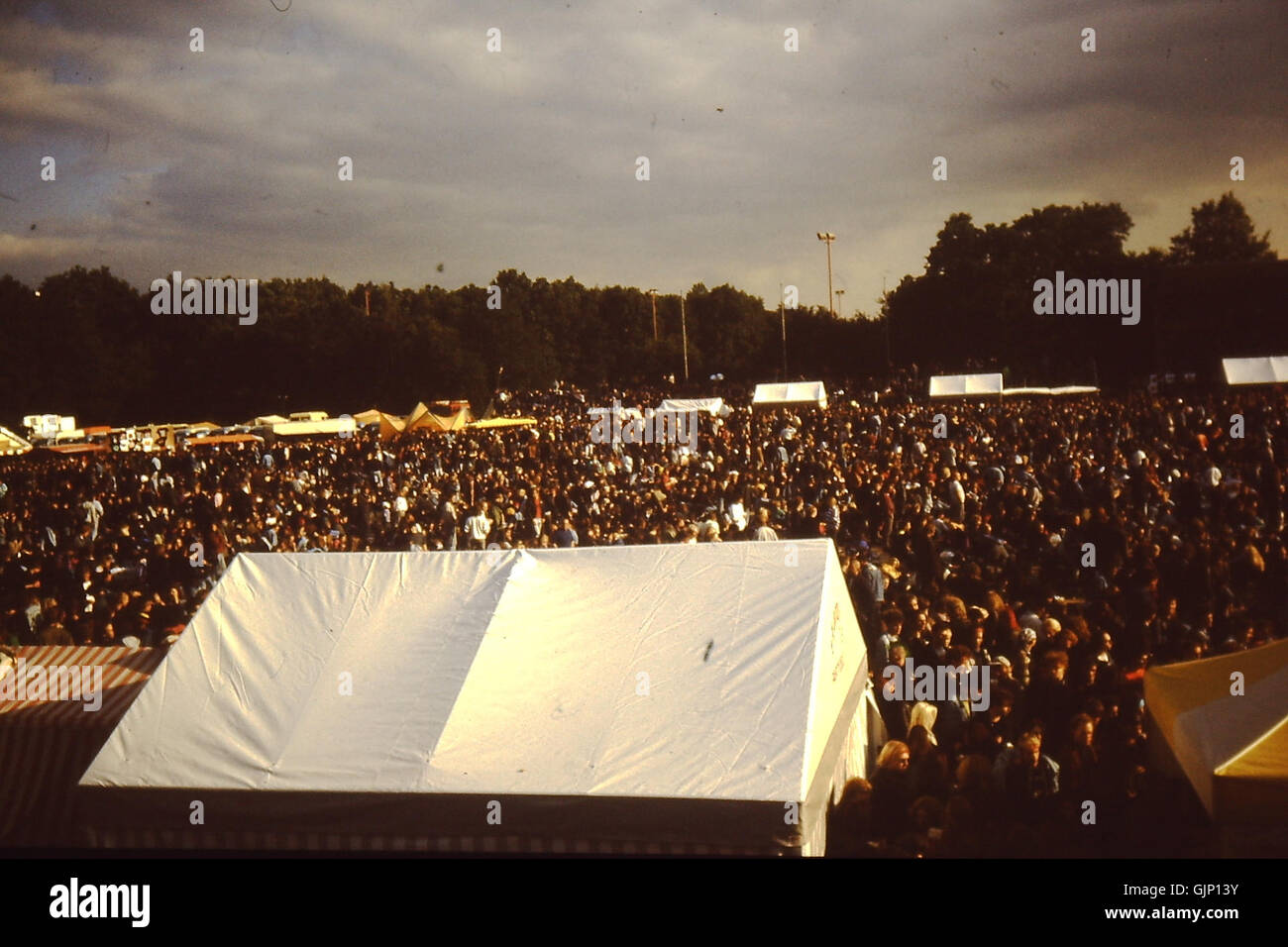 Das Bizarre Festival 013, das am 29. Juni 1991 im Waldstadion in GieÃŸen stattfand, war ein bedeutendes Ereignis in der alternativen Musikszene mit einer Vielzahl experimenteller Darbietungen. Stockfoto