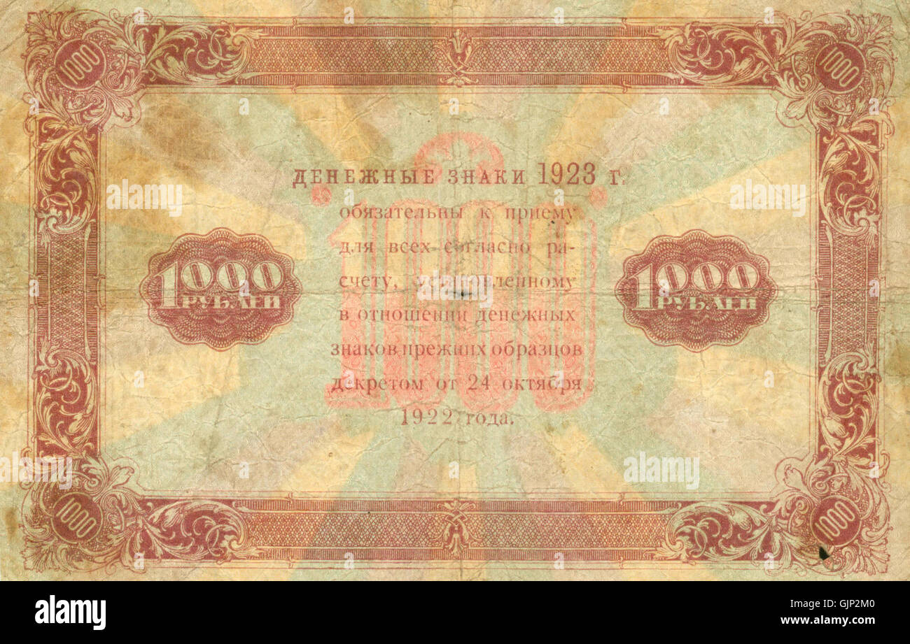 Dieses Bild zeigt eine 1923 russische 1000-Rubel-Banknote, die das postrevolutionäre Währungsdesign widerspiegelt. Es zeigt den kulturellen und politischen Kontext Russlands während der frühen Sowjetzeit. Stockfoto