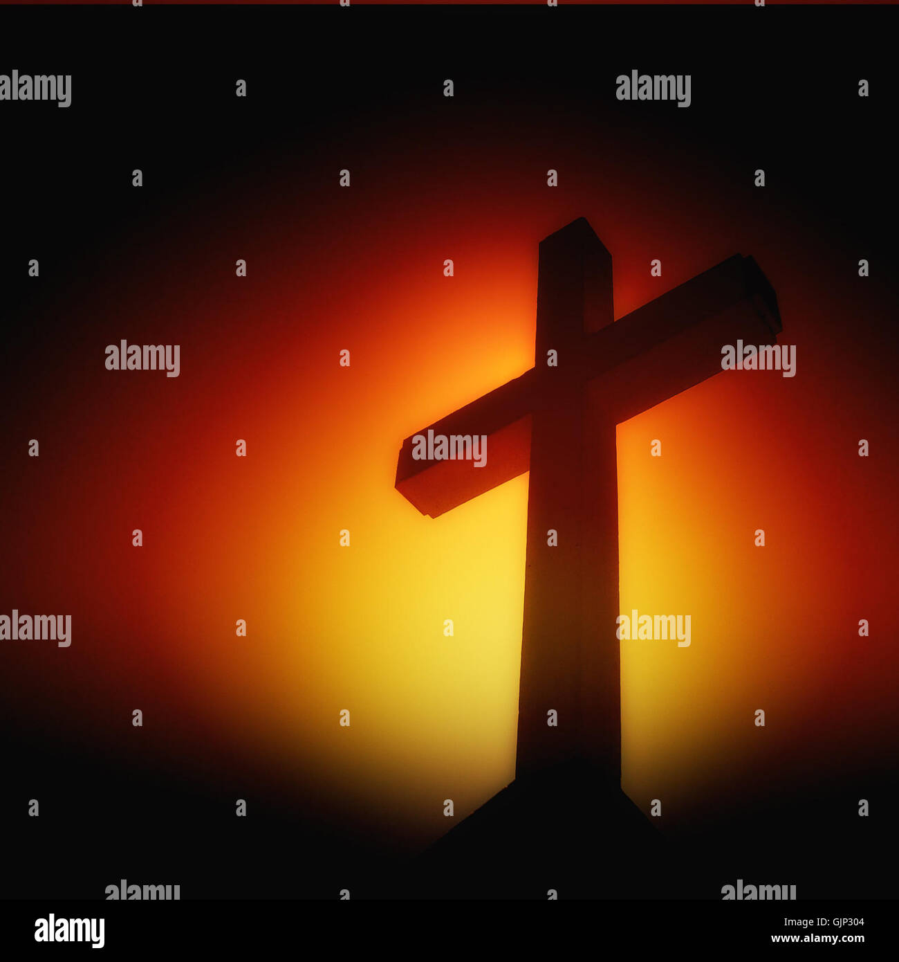 Das Kunstwerk mit dem Titel „Kreuz“ ist eine einfache, aber tiefgreifende Darstellung, die den religiösen Symbolismus mit der Darstellung eines Kreuzes erfasst und spirituelle und historische Bedeutung in der Kunst vermittelt. Stockfoto