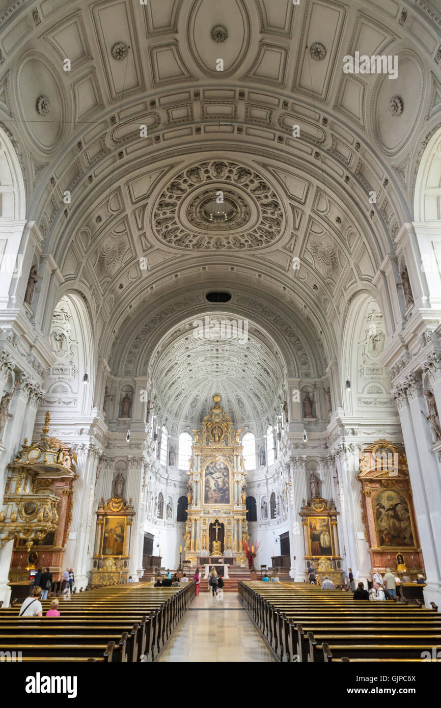 Innenansicht der St. Michael-Kirche in München, Deutschland Stockfoto