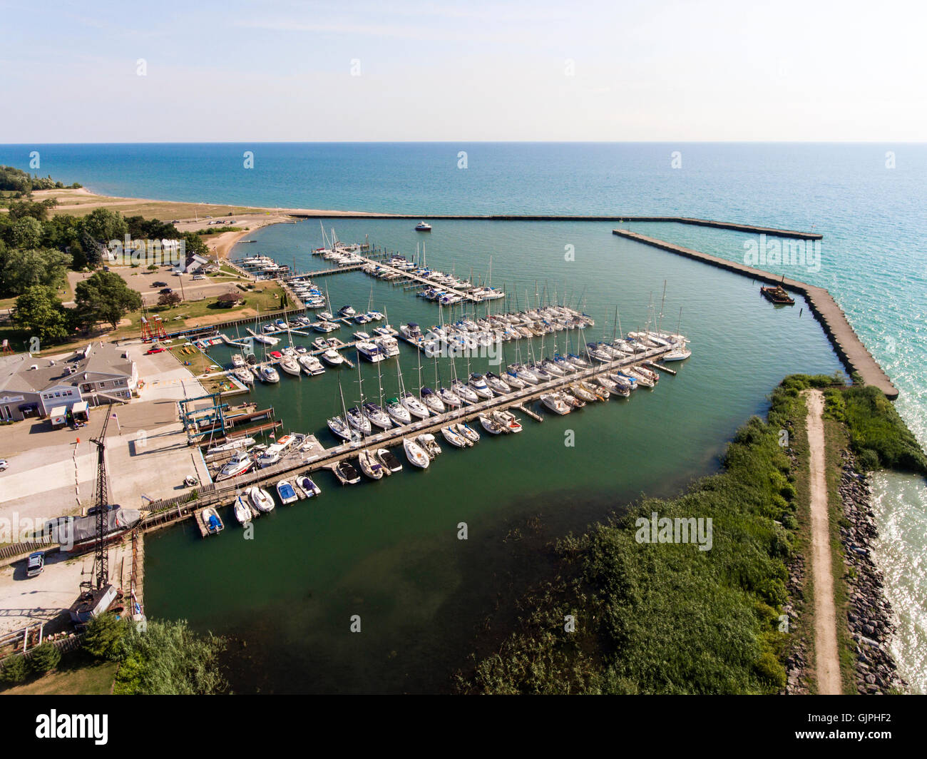 Luftbild eines Kleinstadt-Mannes gemacht Hafen am Lake Huron an Port Sanilac Michigan am Lake Huron Stockfoto