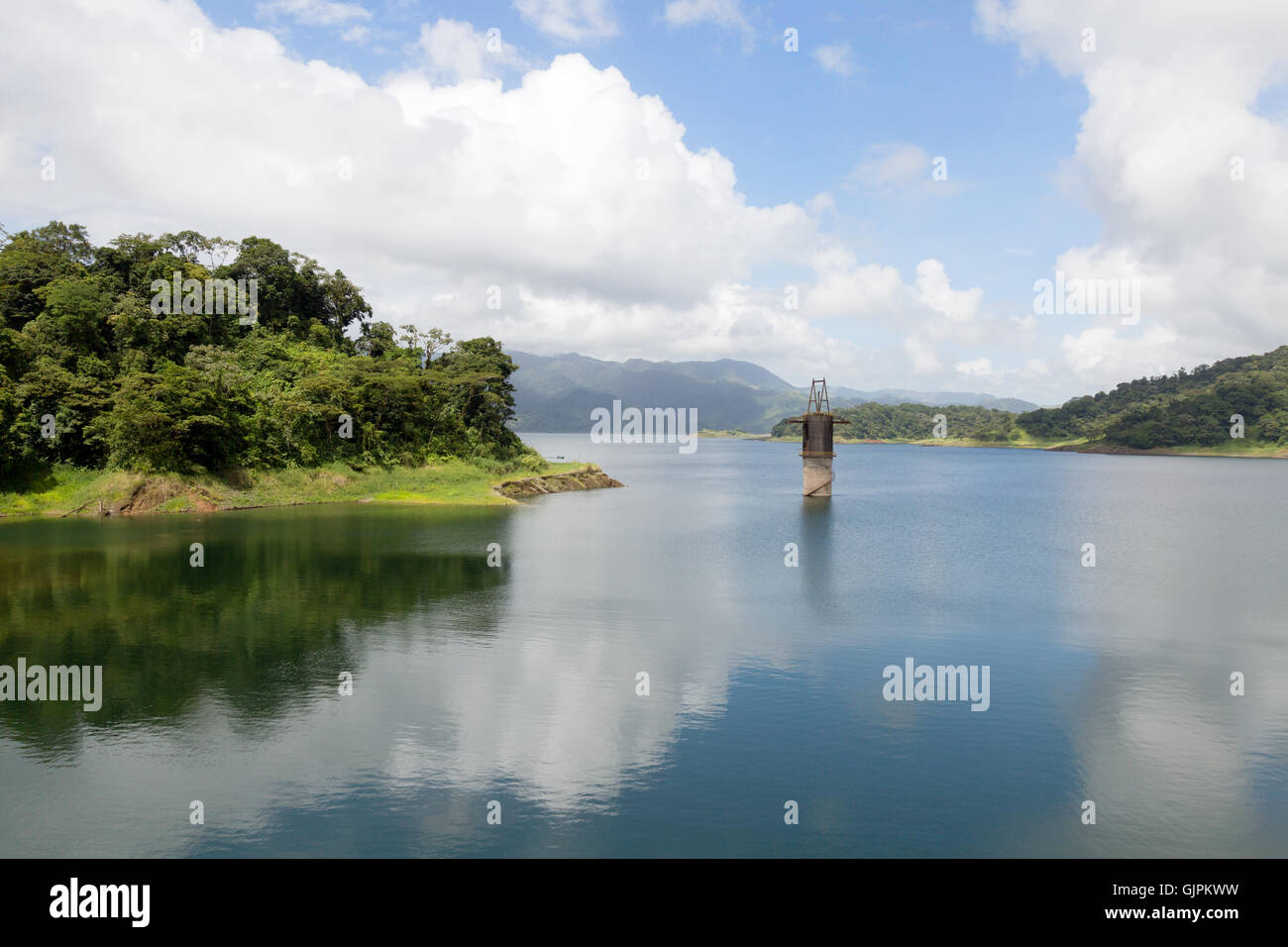 Arenal-See mit alten Damm Reste, Arenal, Costa Rica, Mittelamerika Stockfoto