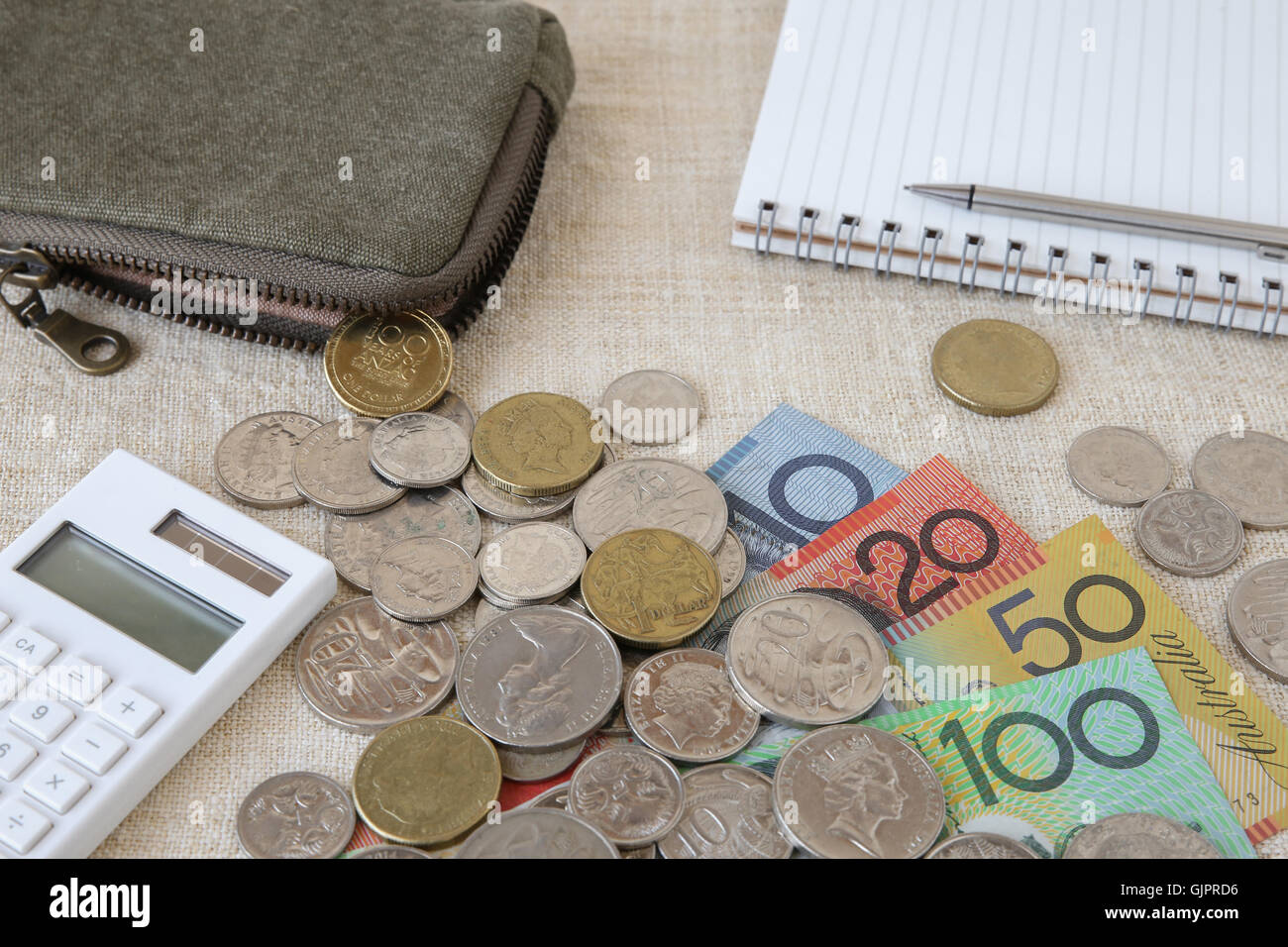 Australische Geld, AUD mit Rechner, Notebook und kleinen Geld Beutel Stockfoto