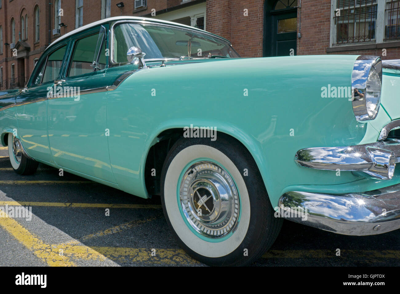 Eine restaurierte 1956 set Dodge Coronet an einem Film in Riverdale, Bronx, New York. Stockfoto